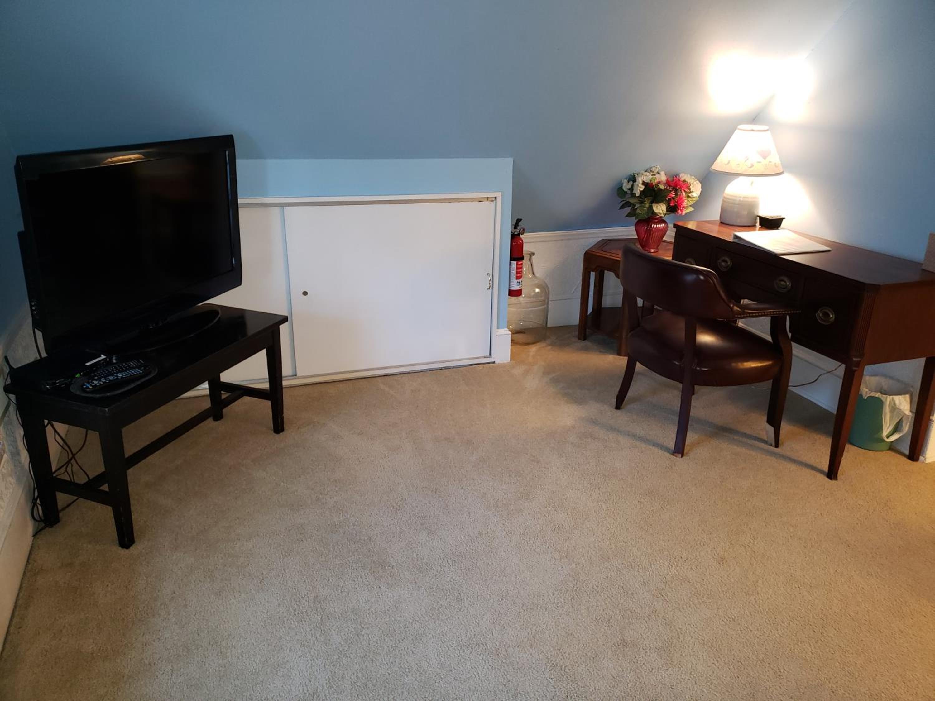 Deluxe Double Room (2 Adults + 1 Child) photo 2