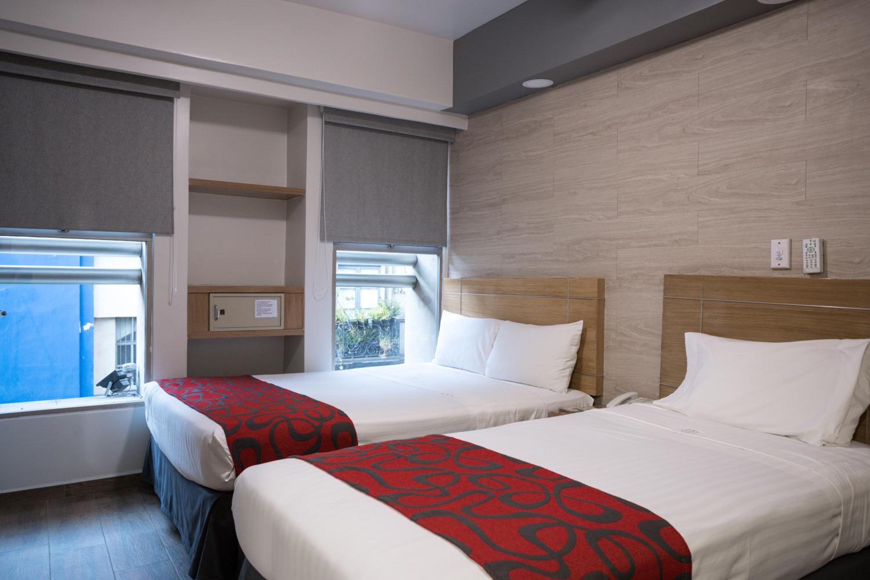 Double Room with Two Double Beds photo 1