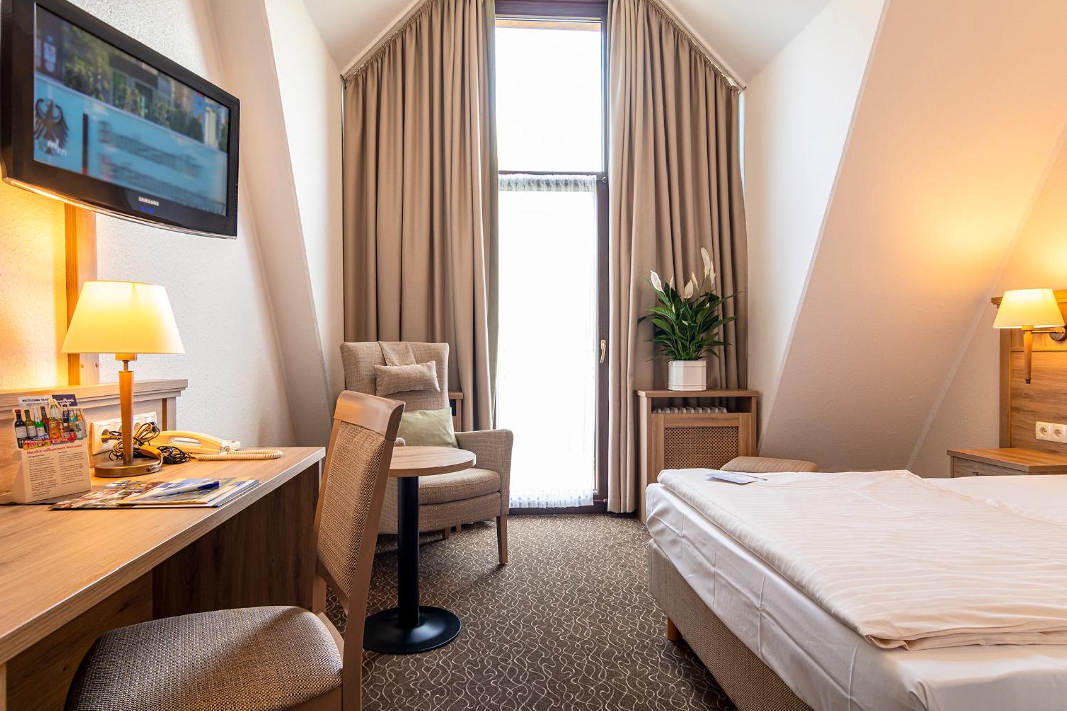 Double Room with Mountain View - Photo 2