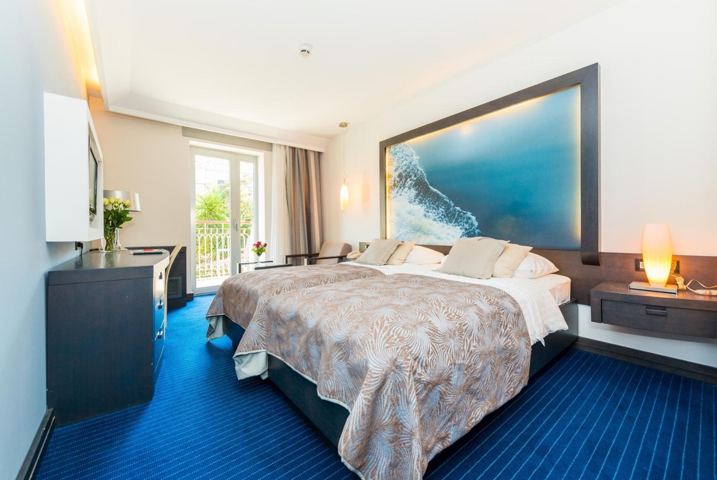 Classic Double or Twin Room with Balcony - Photo 6