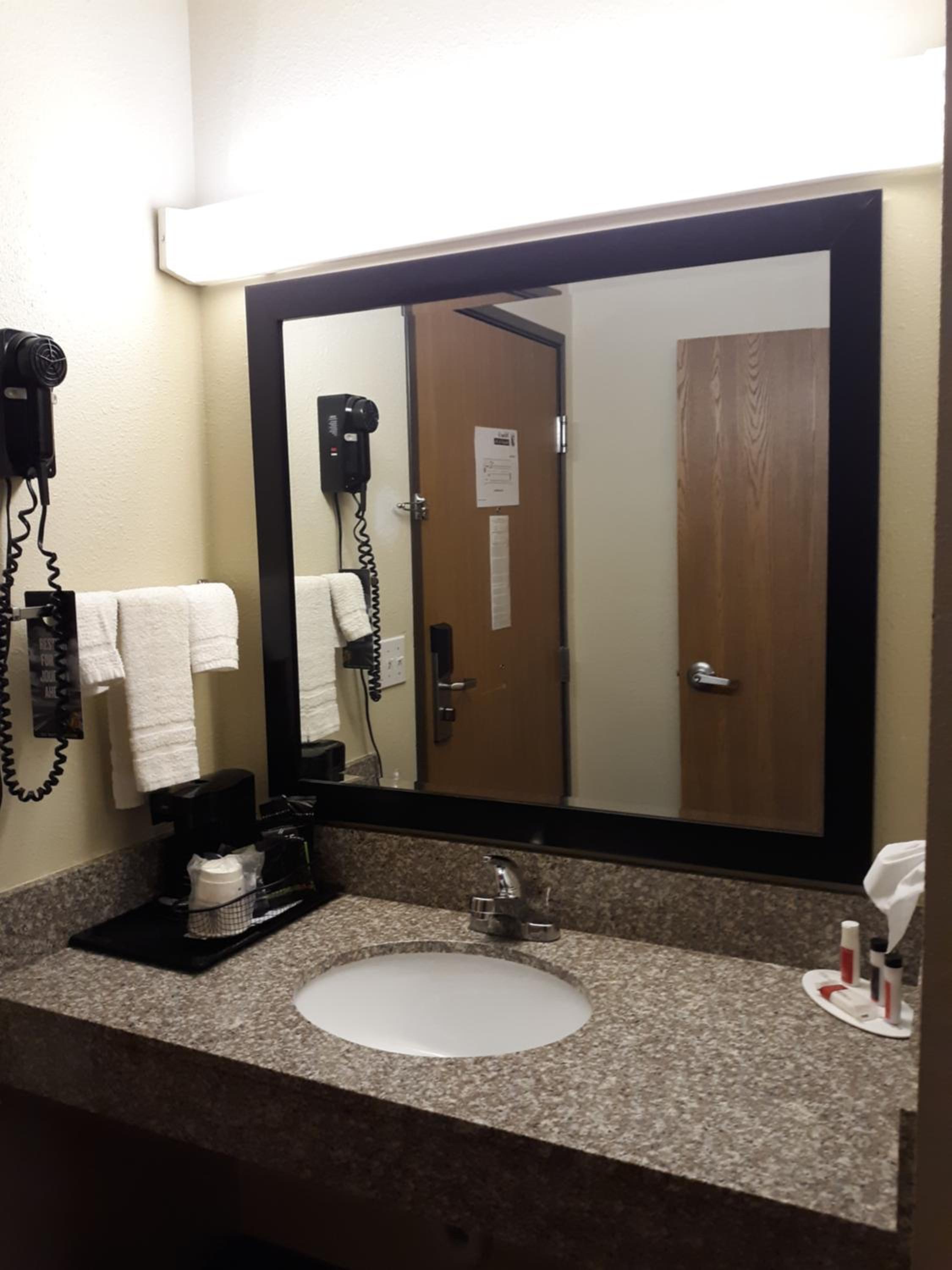 King Room - Non-Smoking - Photo 3