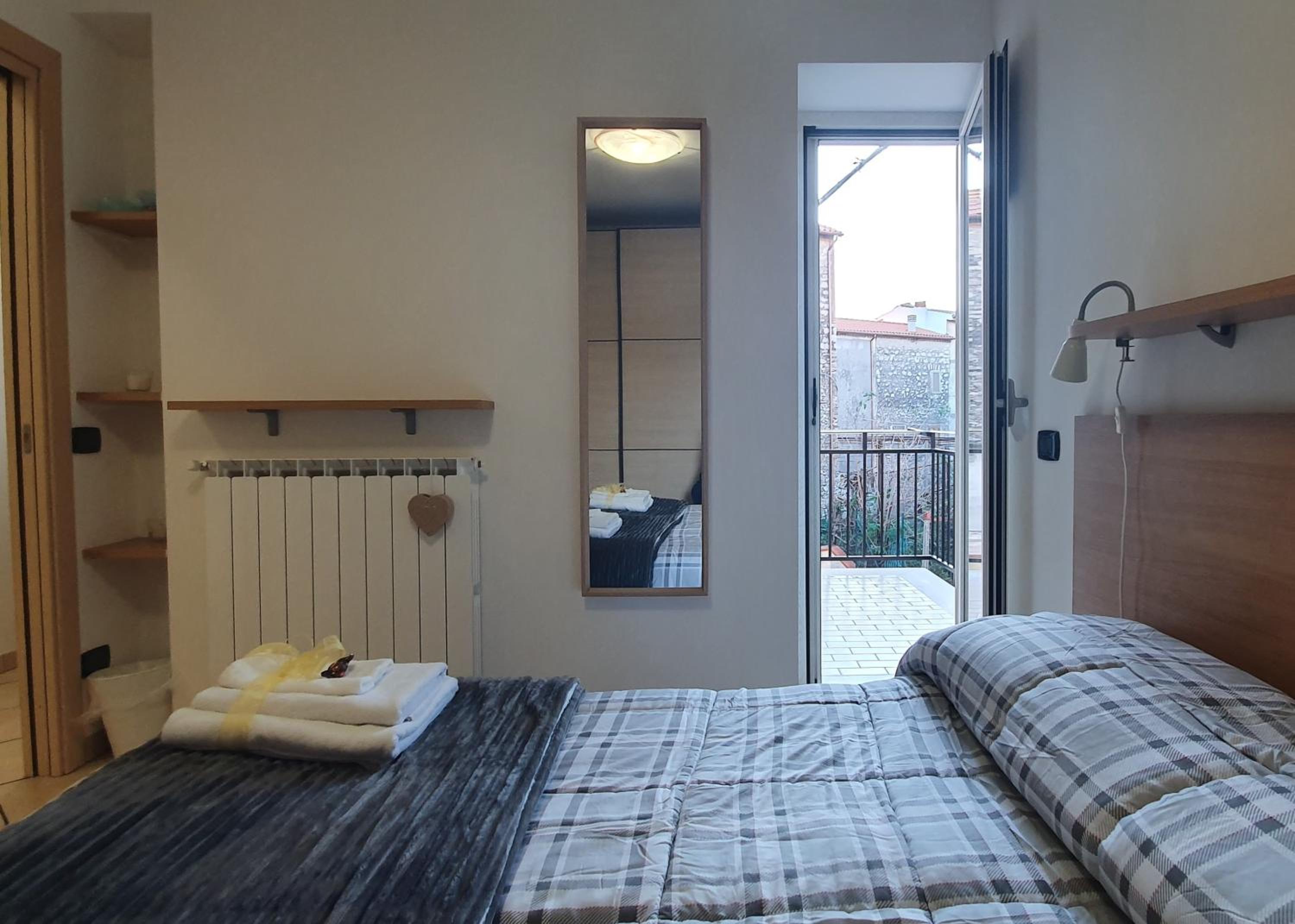 One-Bedroom Apartment photo 1