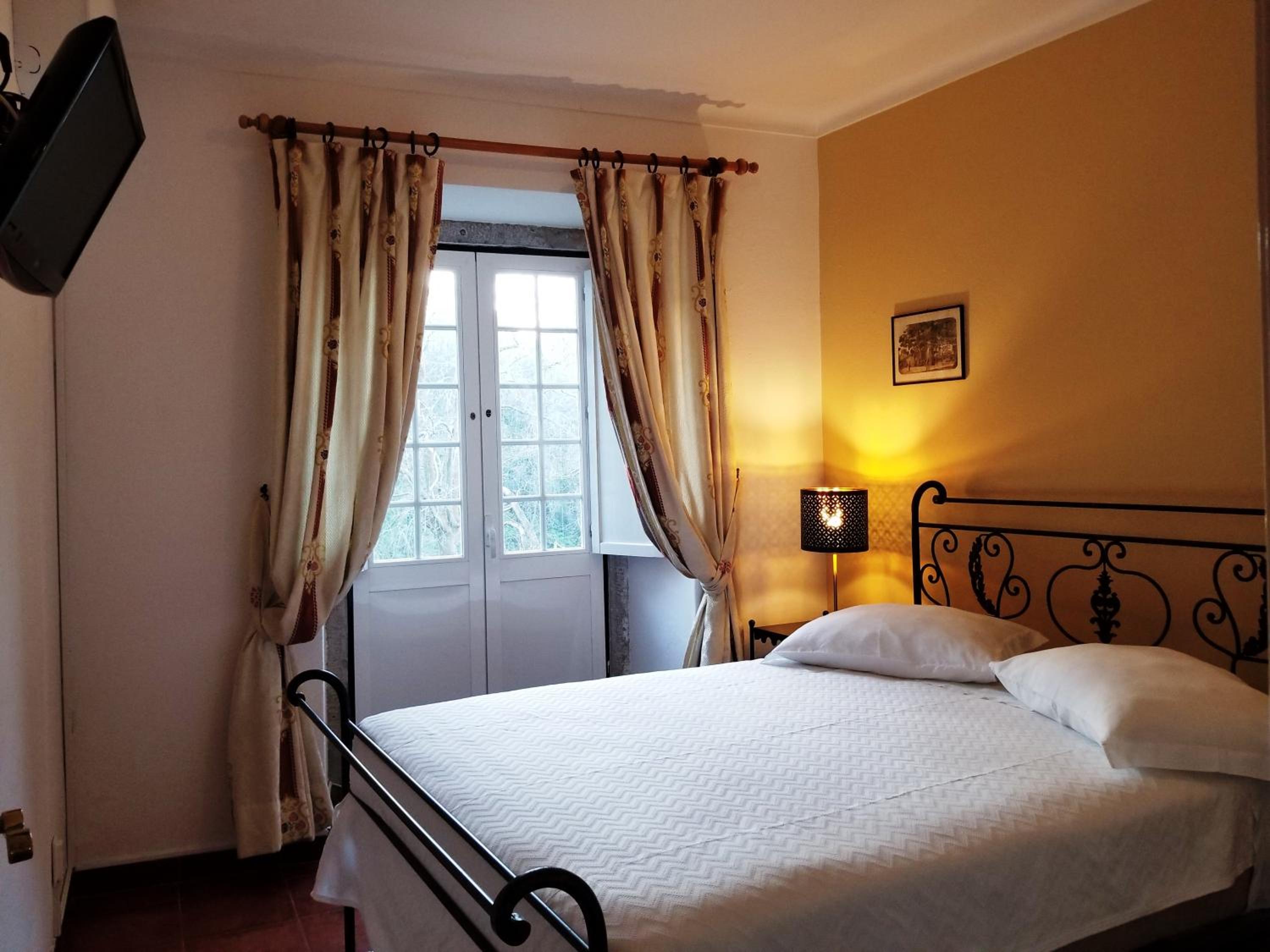 Twin Room with Private Bathroom - Photo 2