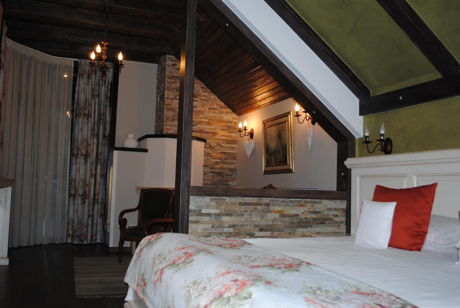 Freya Room with Mountain View - Photo 15