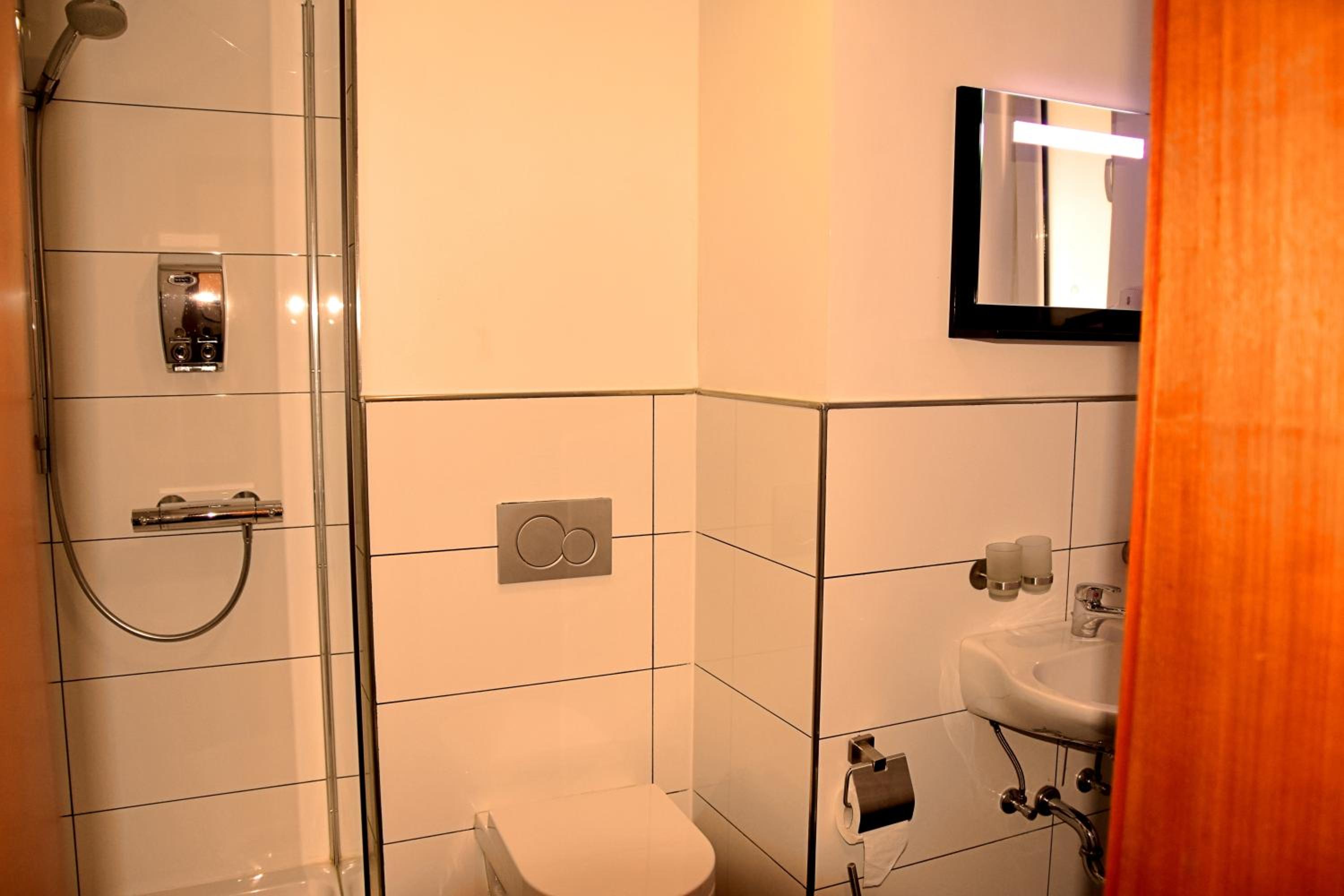 Standard Double Room - Photo 6