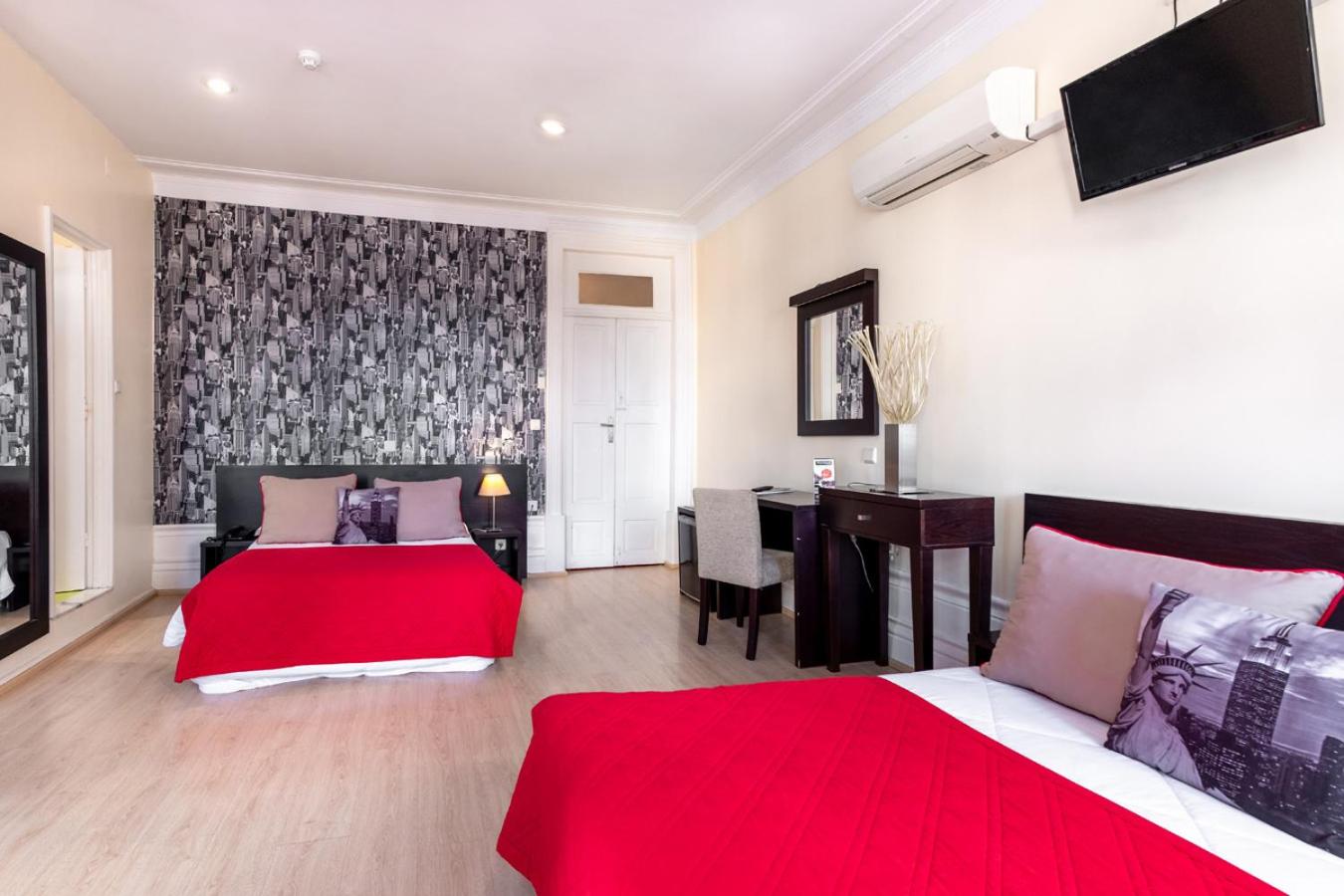 Family Room (2 Adults + 3 Children up to 16 years old) - Photo 4
