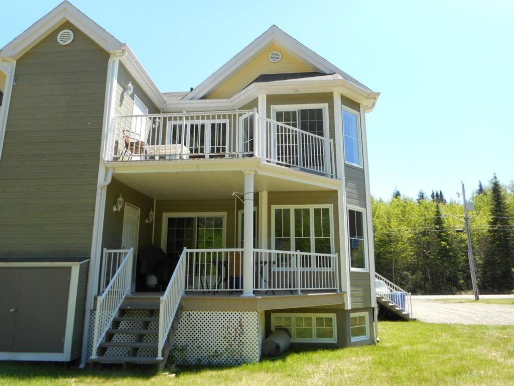 Apartment with Mountain View photo 2