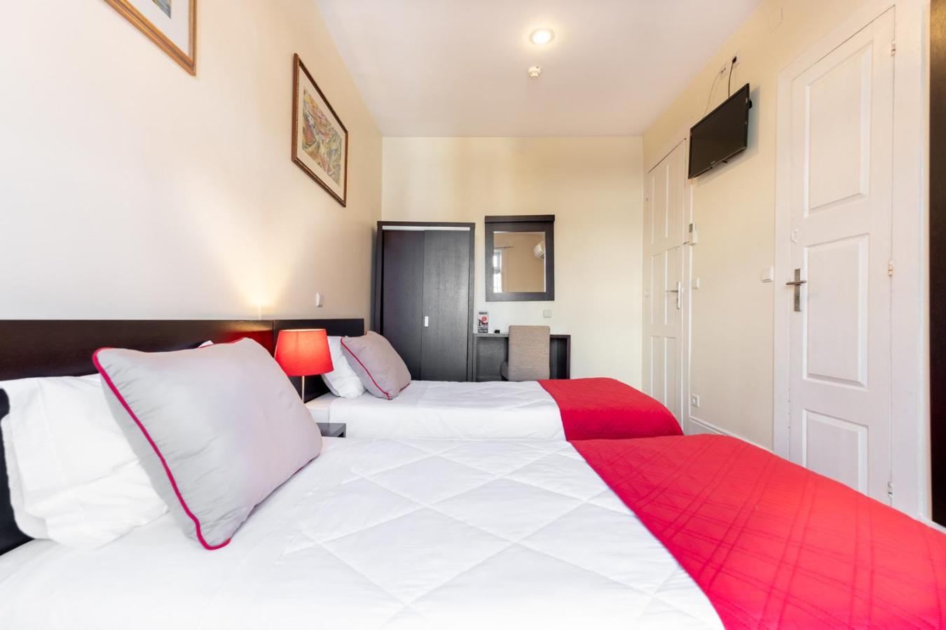 Twin Room - Photo 2