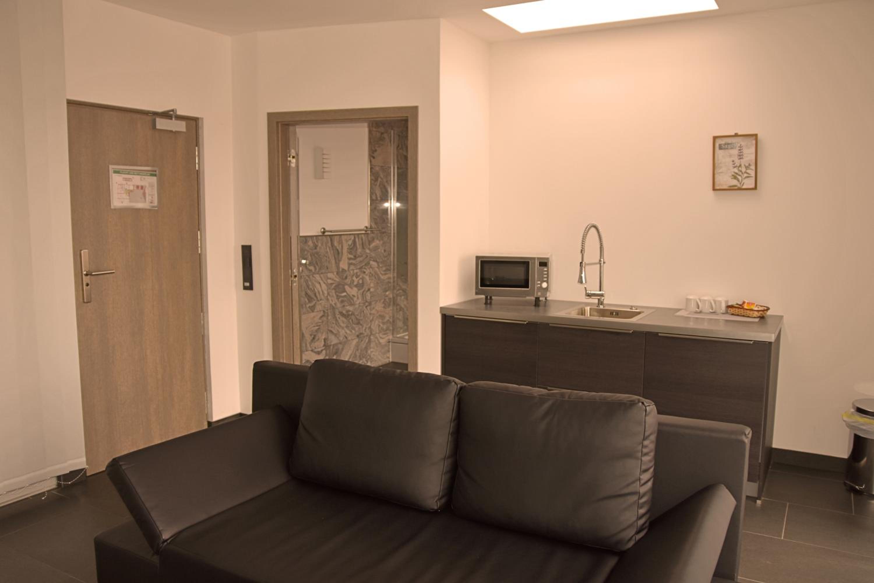 One-Bedroom Suite - Photo 2