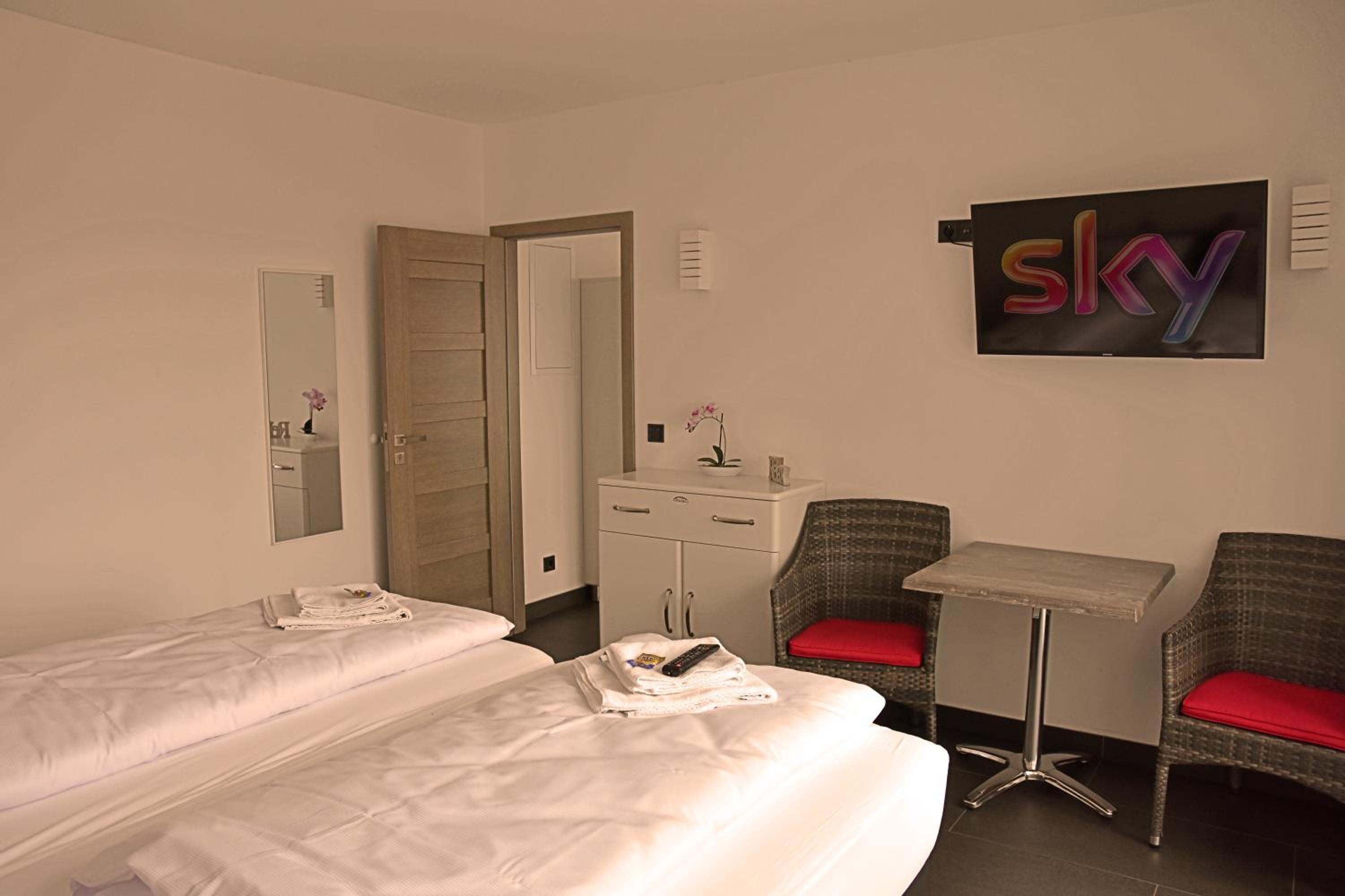 One-Bedroom Suite - Photo 3
