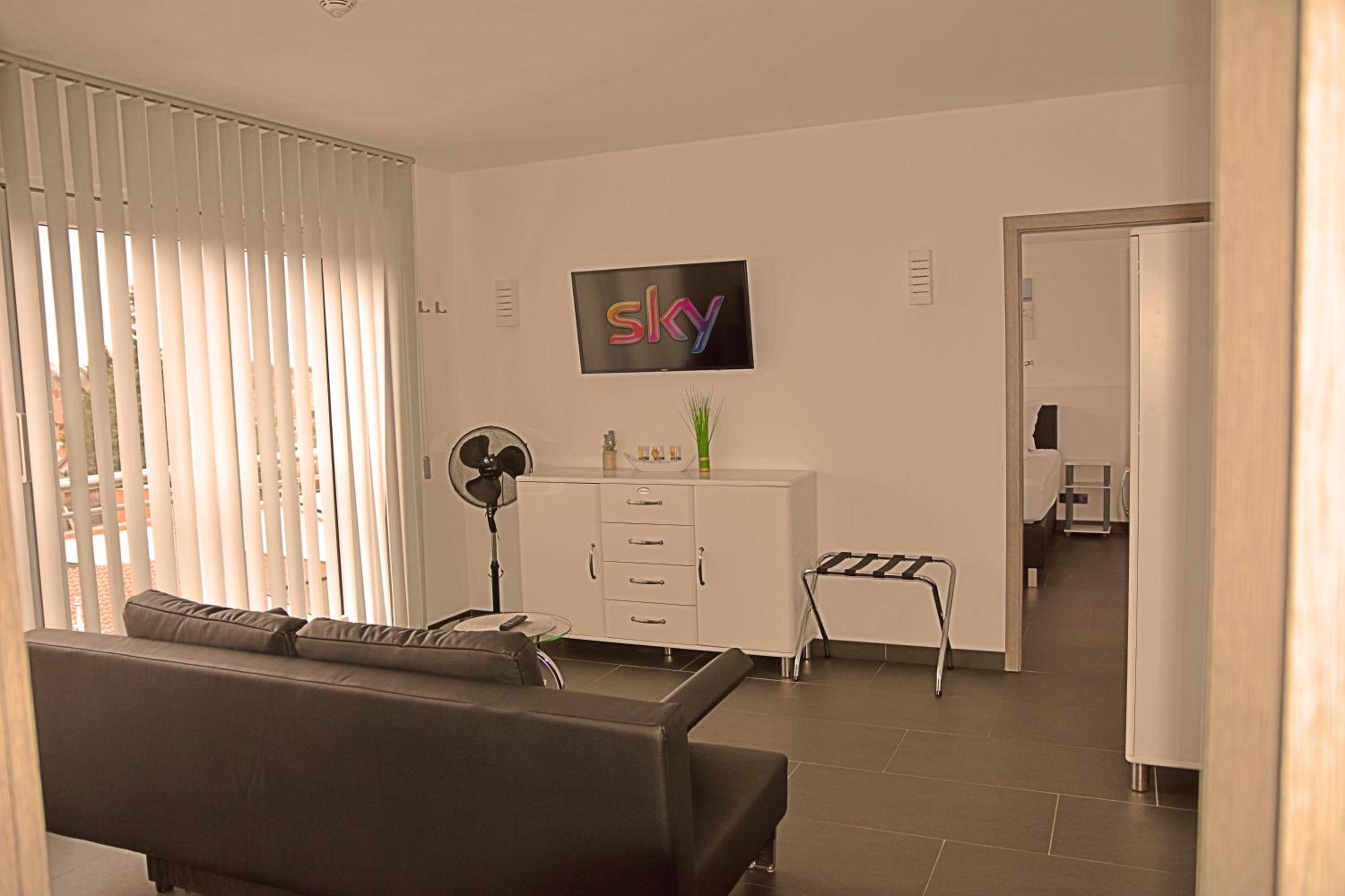 One-Bedroom Suite - Photo 7