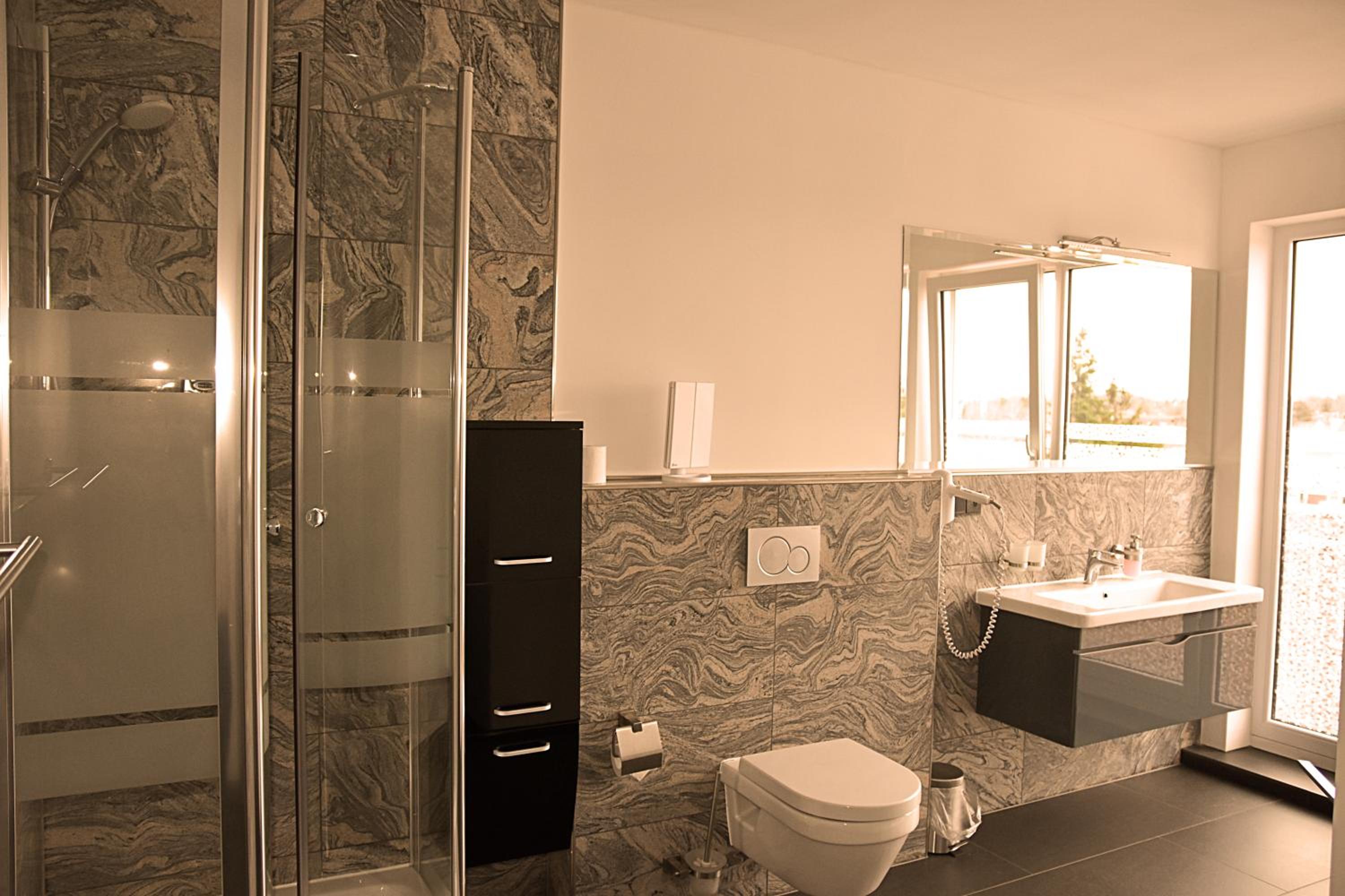 One-Bedroom Suite - Photo 4