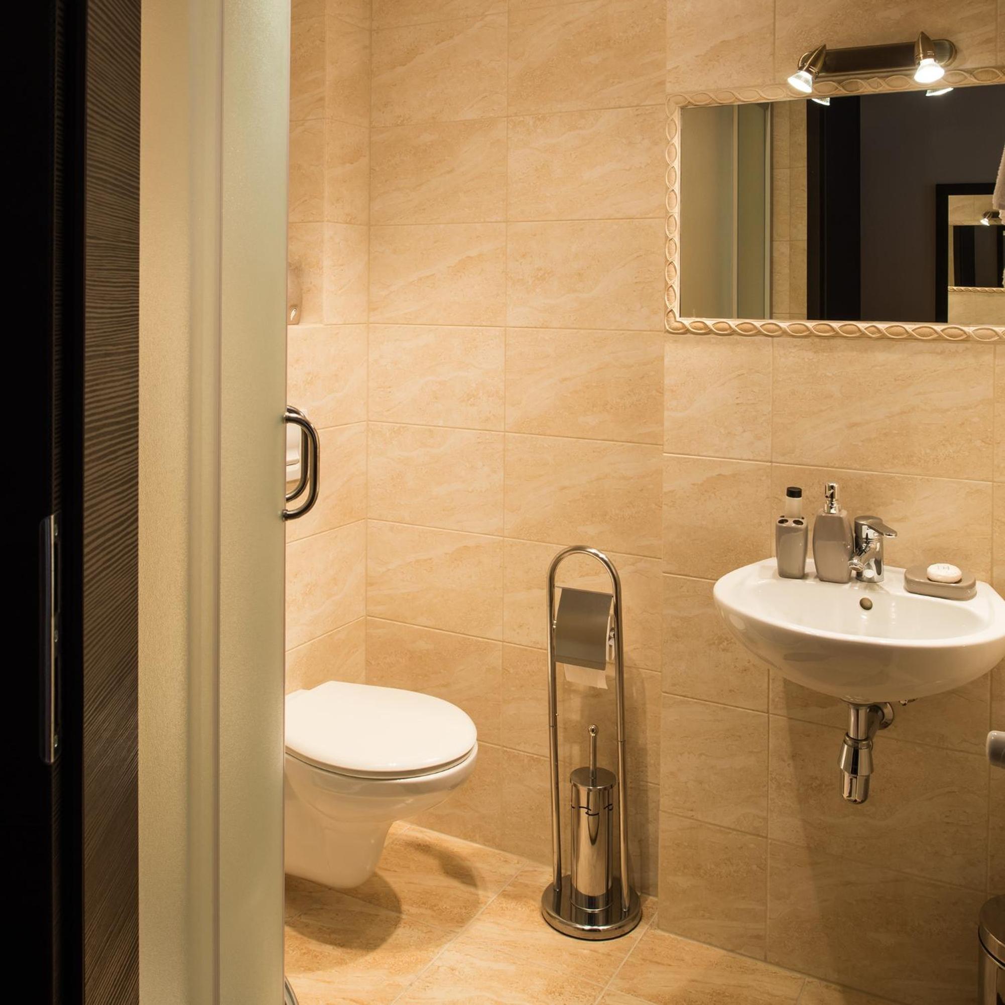 Comfort Triple Room with Shower - Photo 7