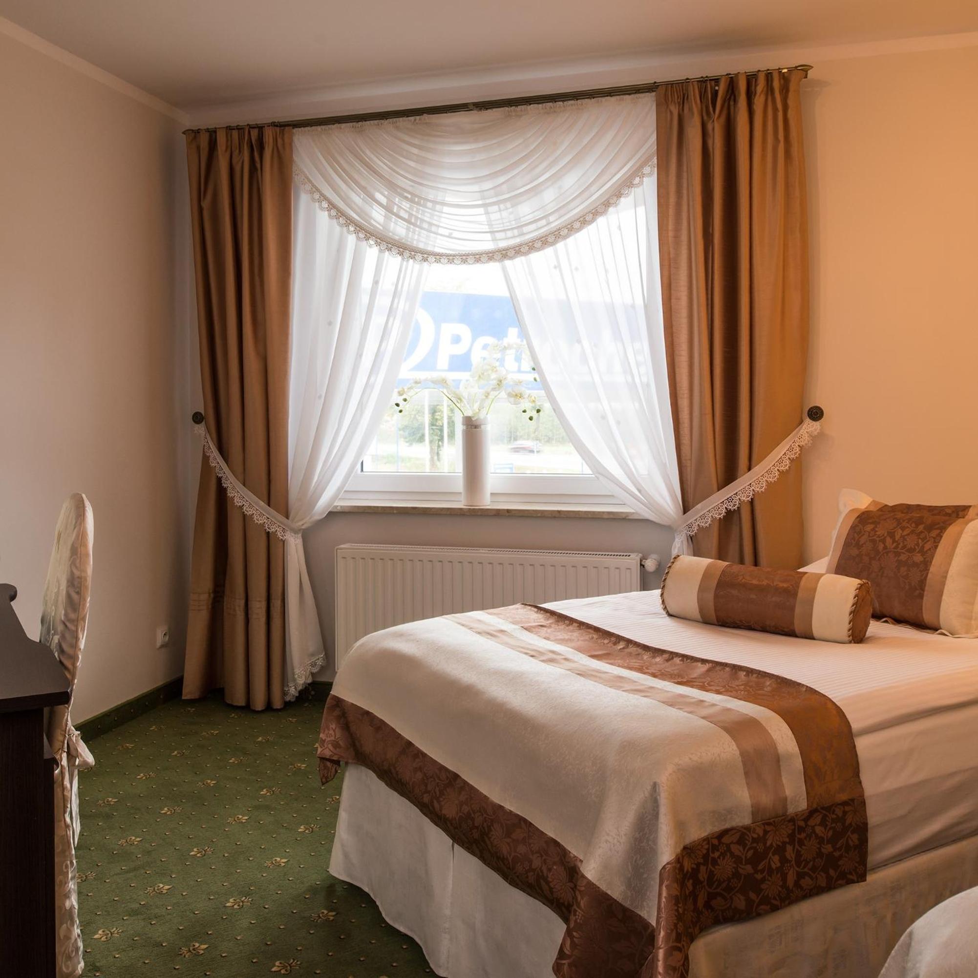 Standard Queen Room with Two Queen Beds - Photo 1