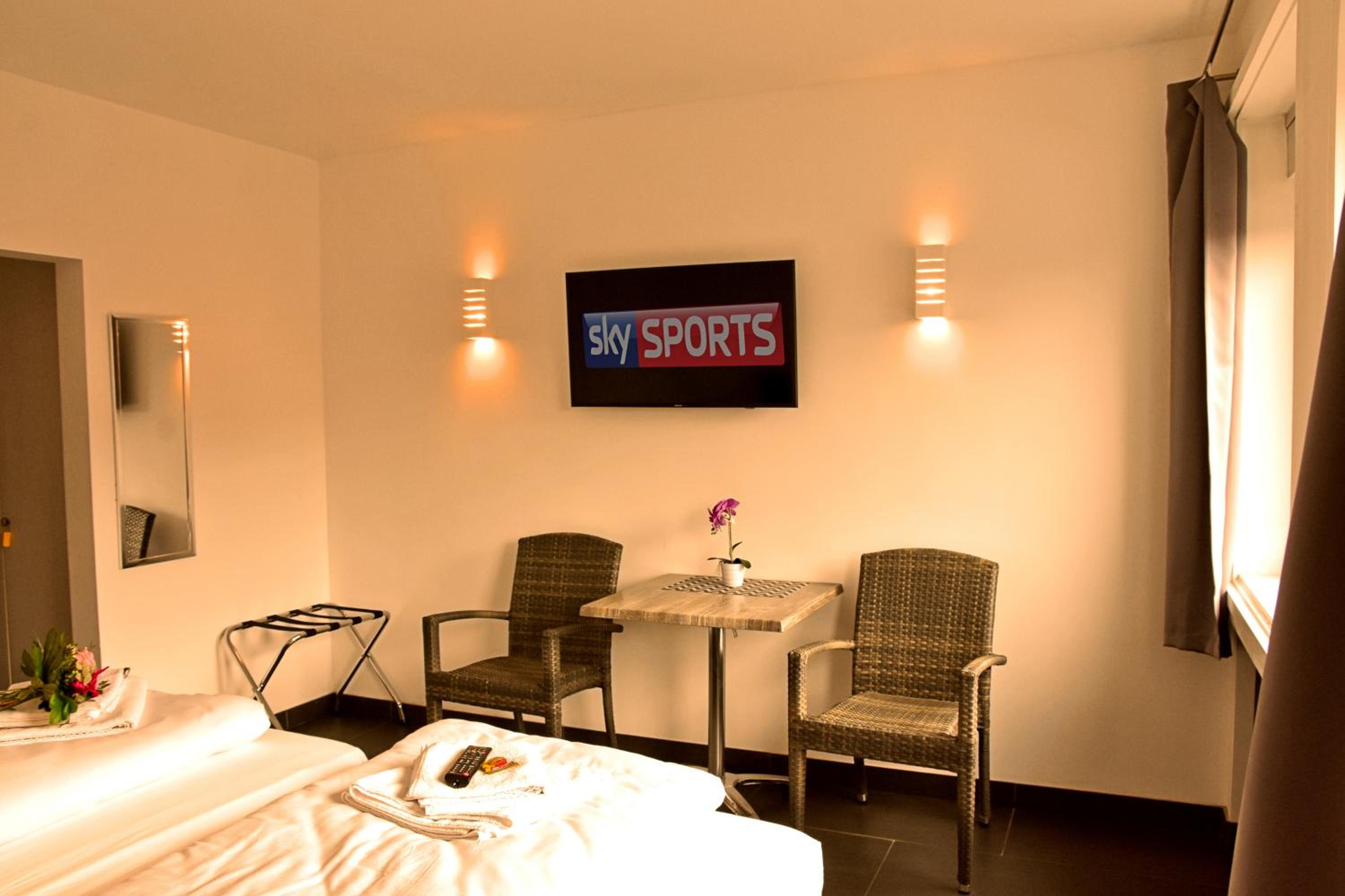 Standard Double Room - Photo 12