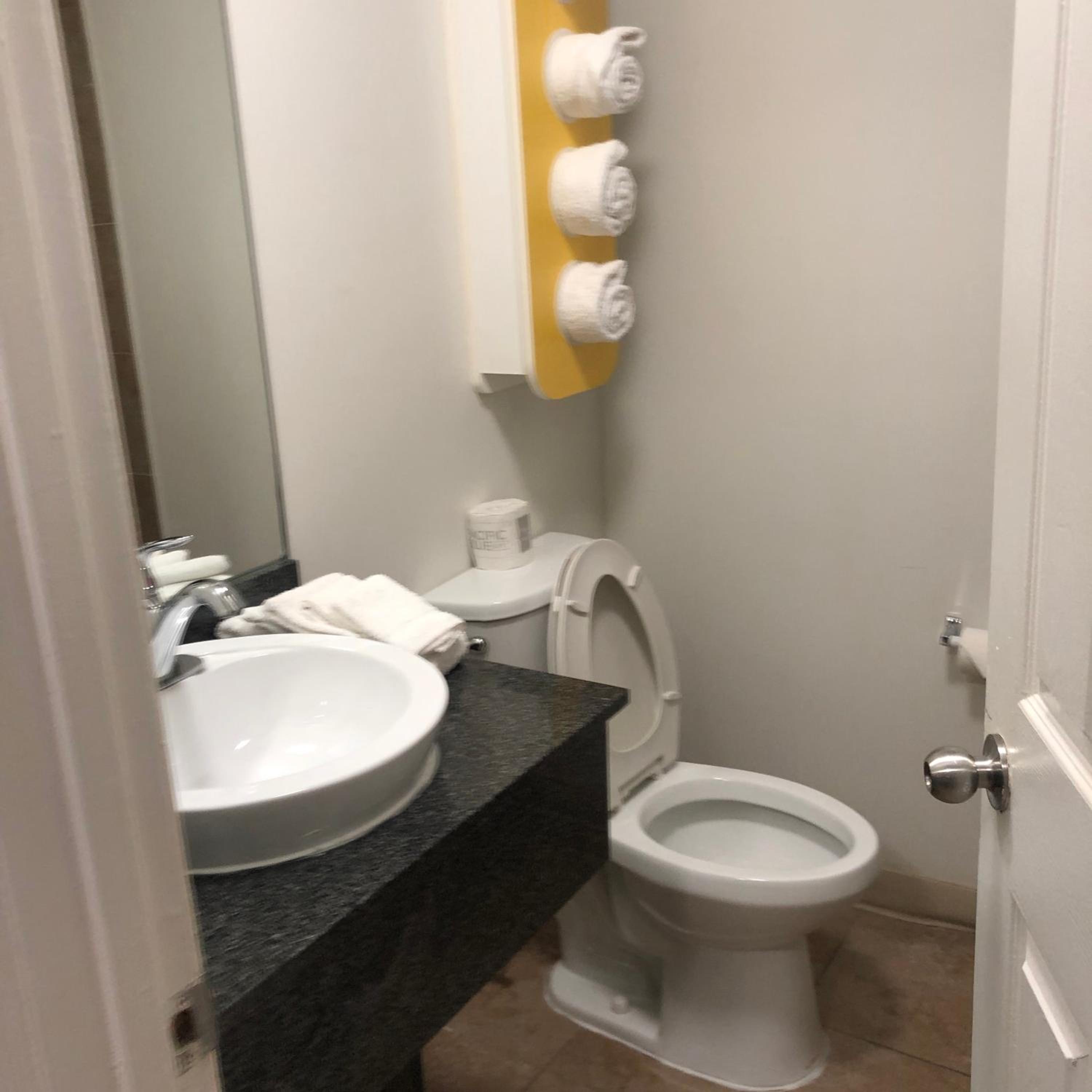 Deluxe King Suite - Non-Smoking