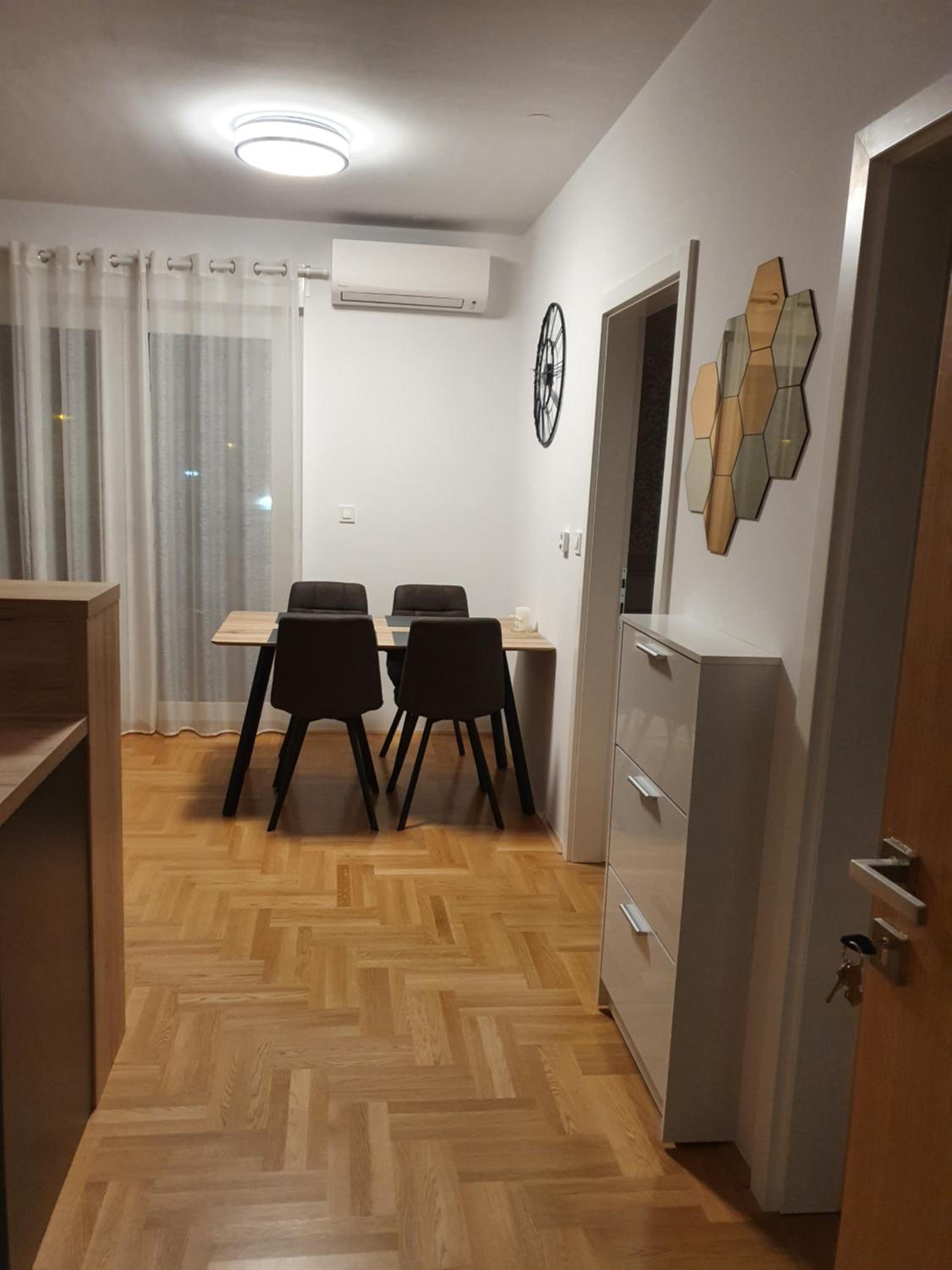 One-Bedroom Apartment - Photo 6