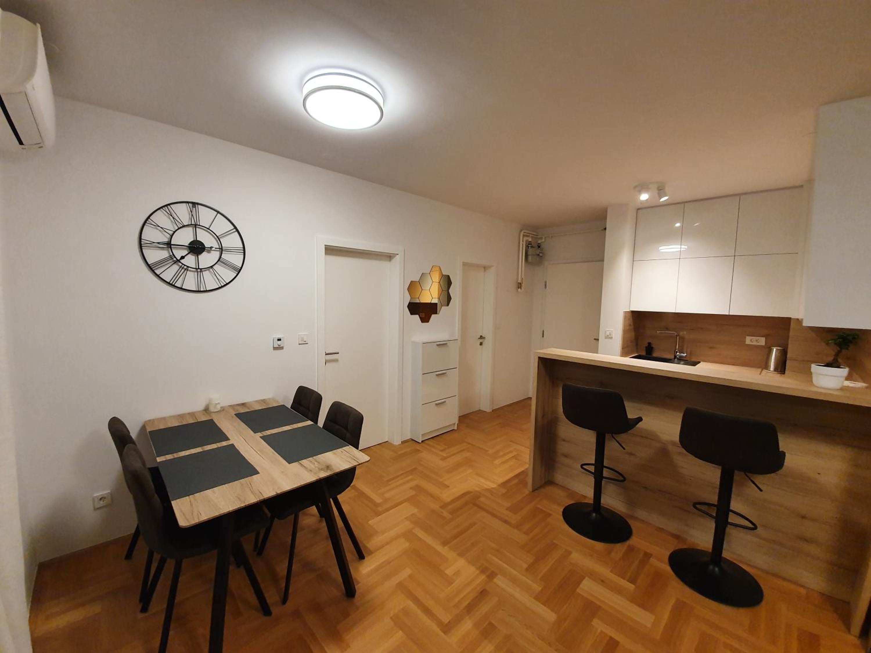 One-Bedroom Apartment - Photo 8