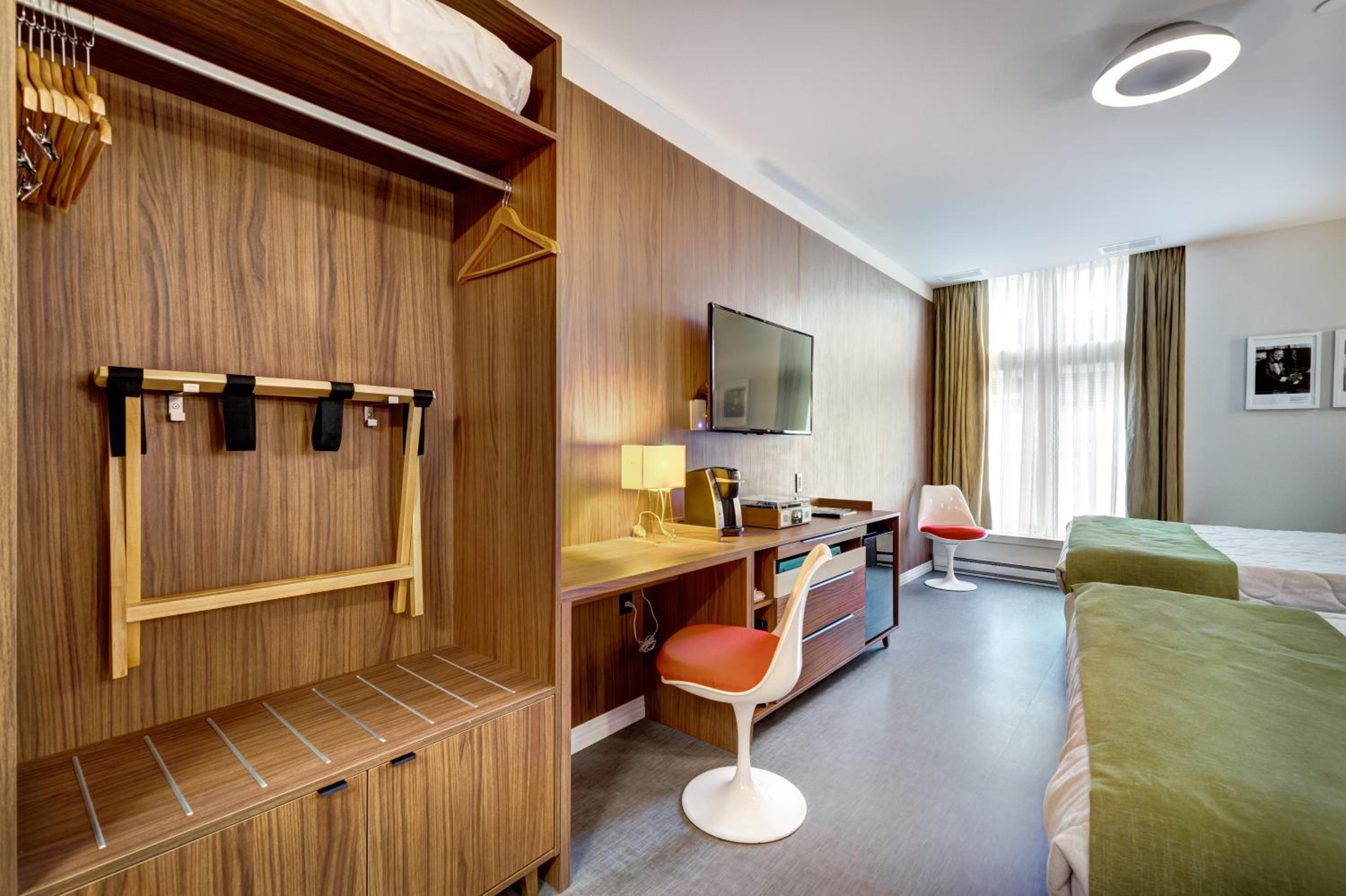 Superior Queen Room with Two Queen Beds photo 2