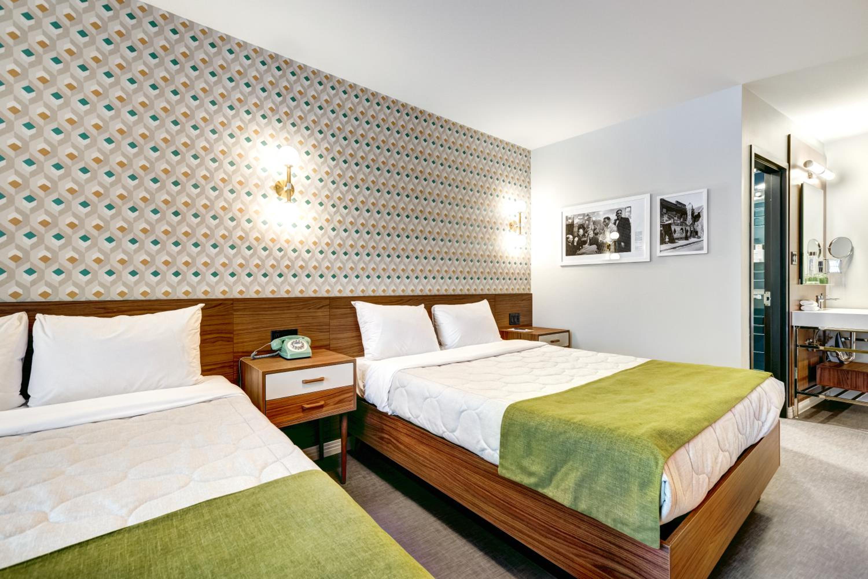 Superior Queen Room with Two Queen Beds photo 3