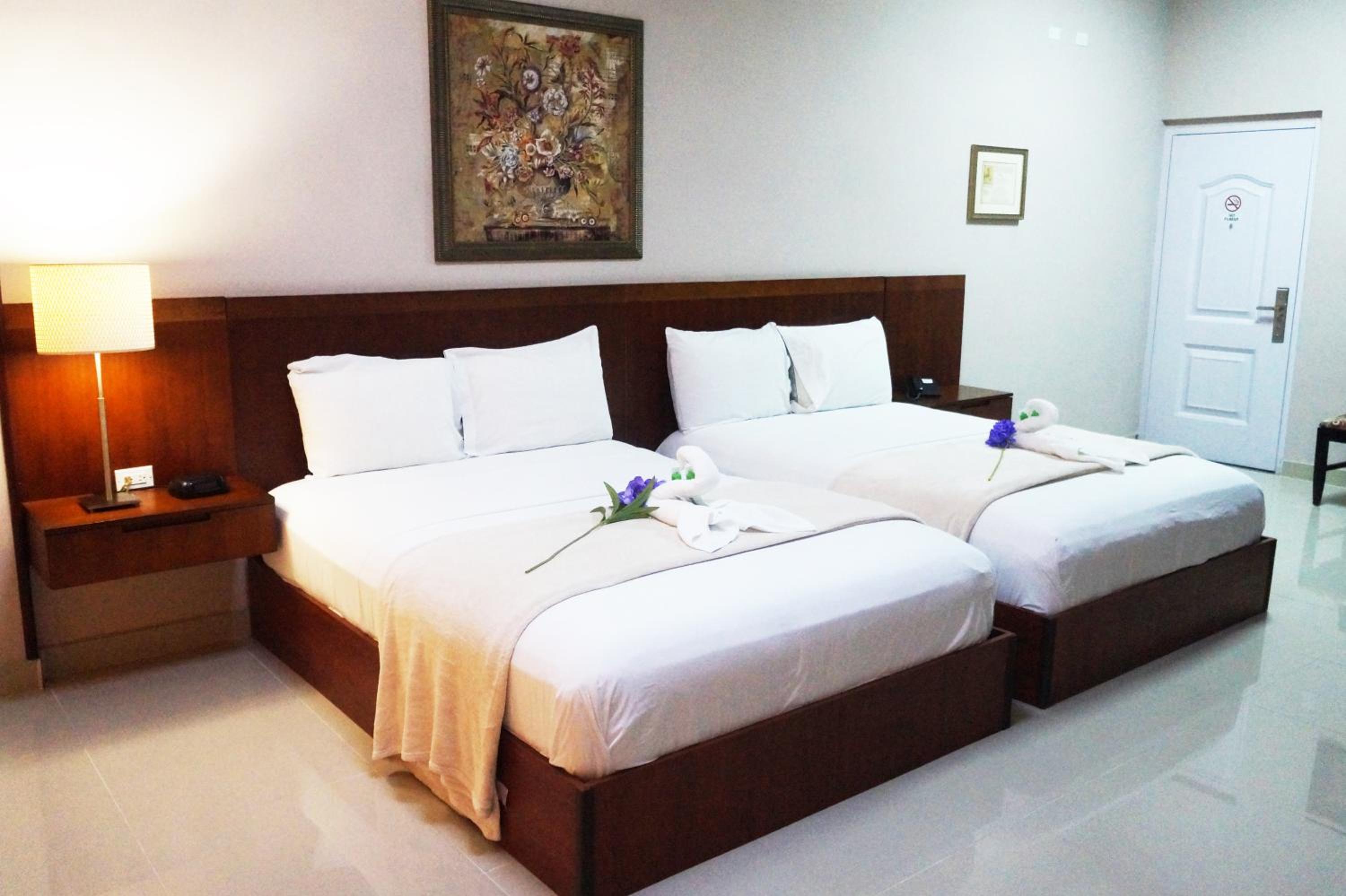 Deluxe Queen Room with Two Queen Beds photo 2