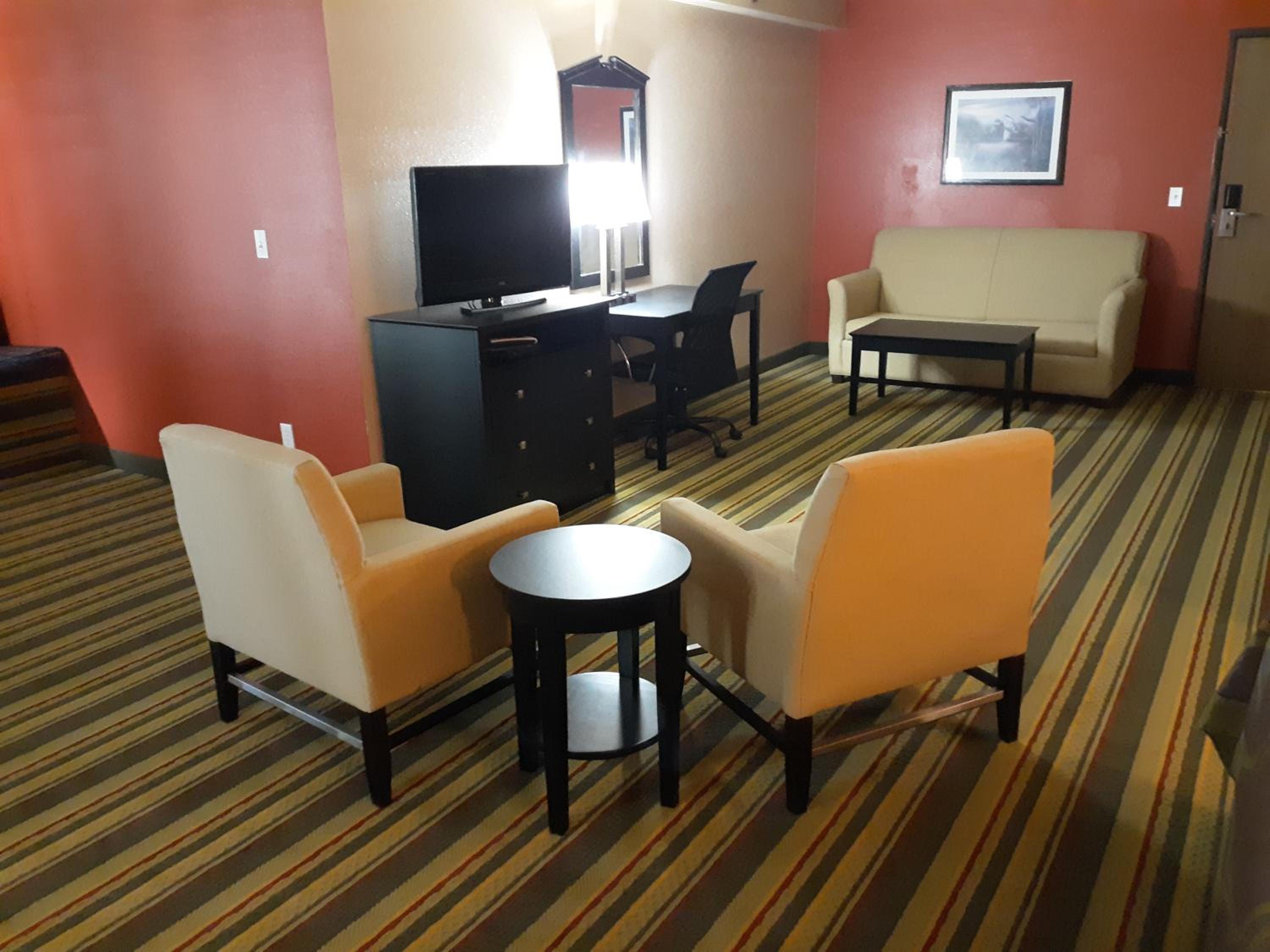 King Studio Suite - Non-Smoking - Photo 3