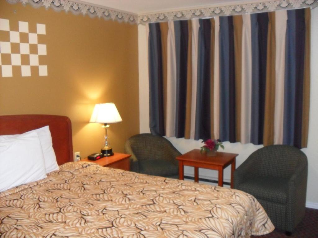 King Room - Non-Smoking photo 1