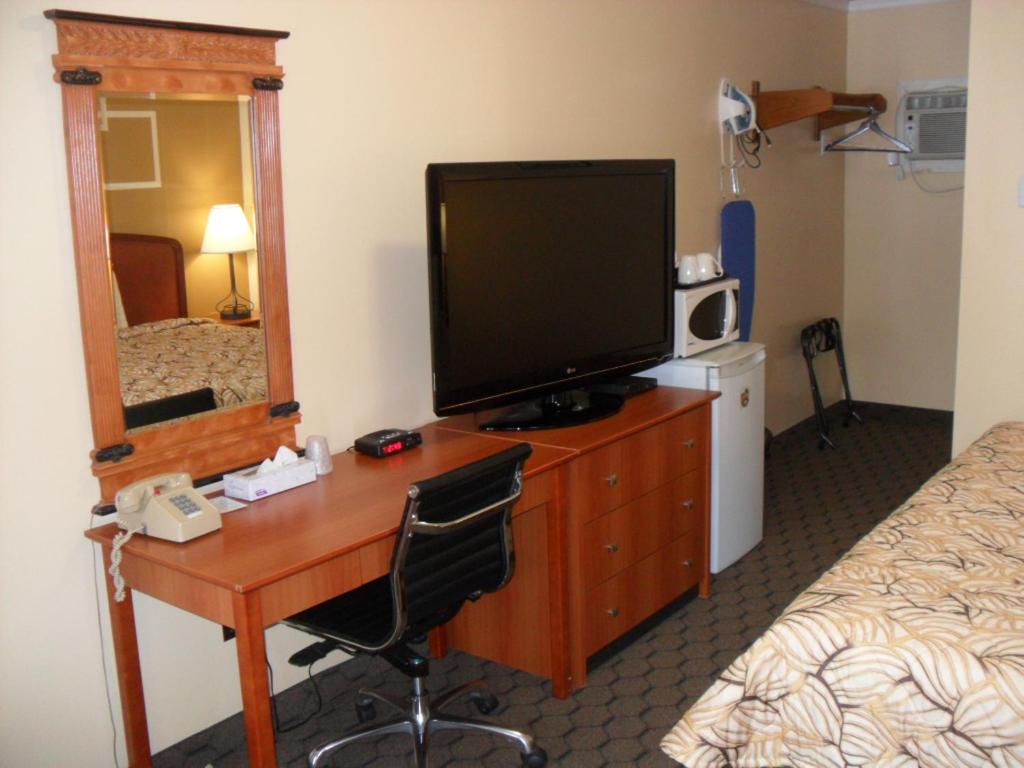 Double Room with Two Double Beds - Non-Smoking photo 1