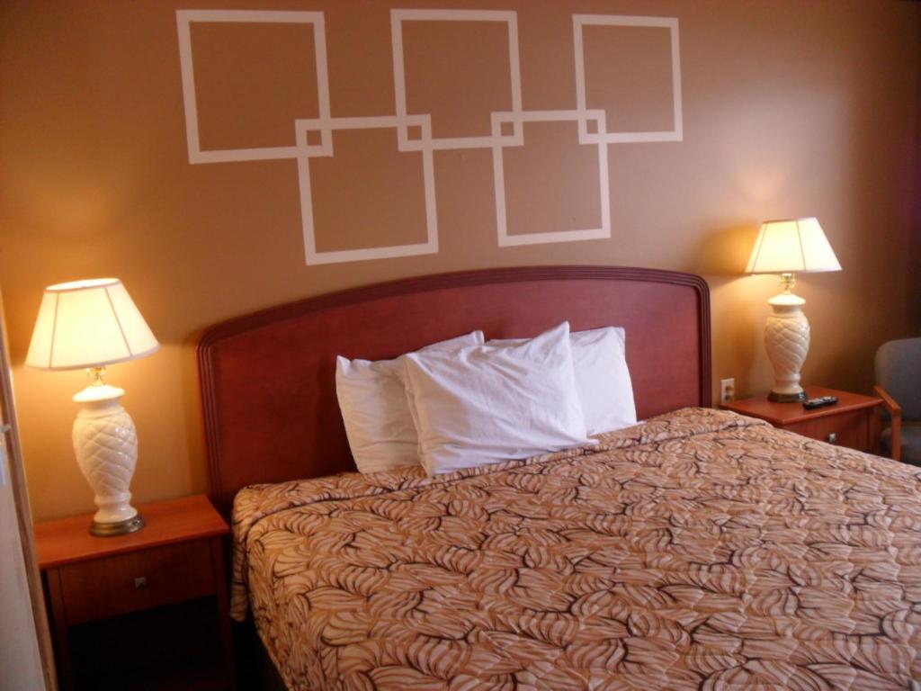 King Room - Non-Smoking photo 2