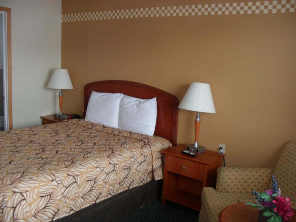 Queen Room - Non-Smoking photo 2