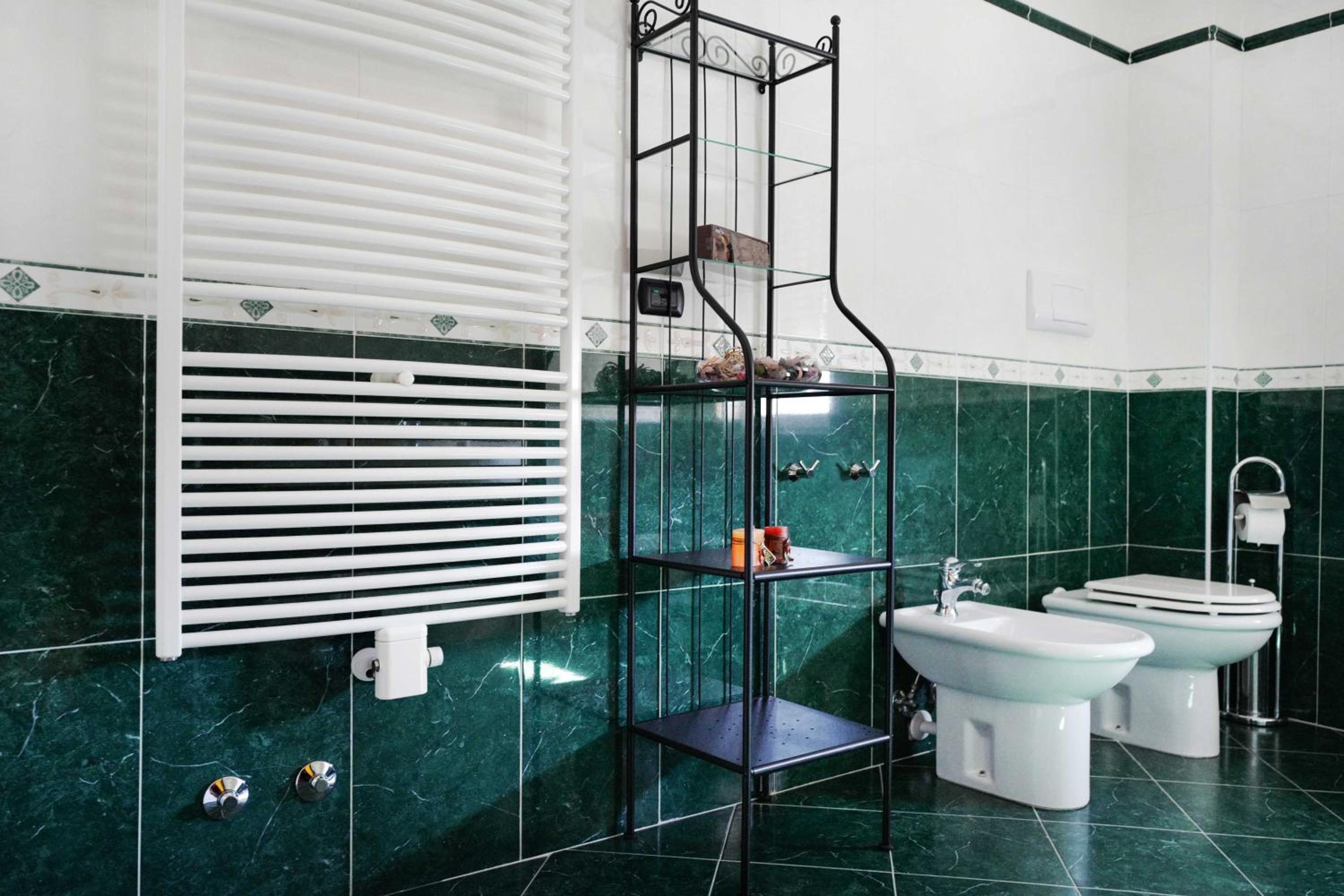 Double Room with Private Bathroom - Photo 10