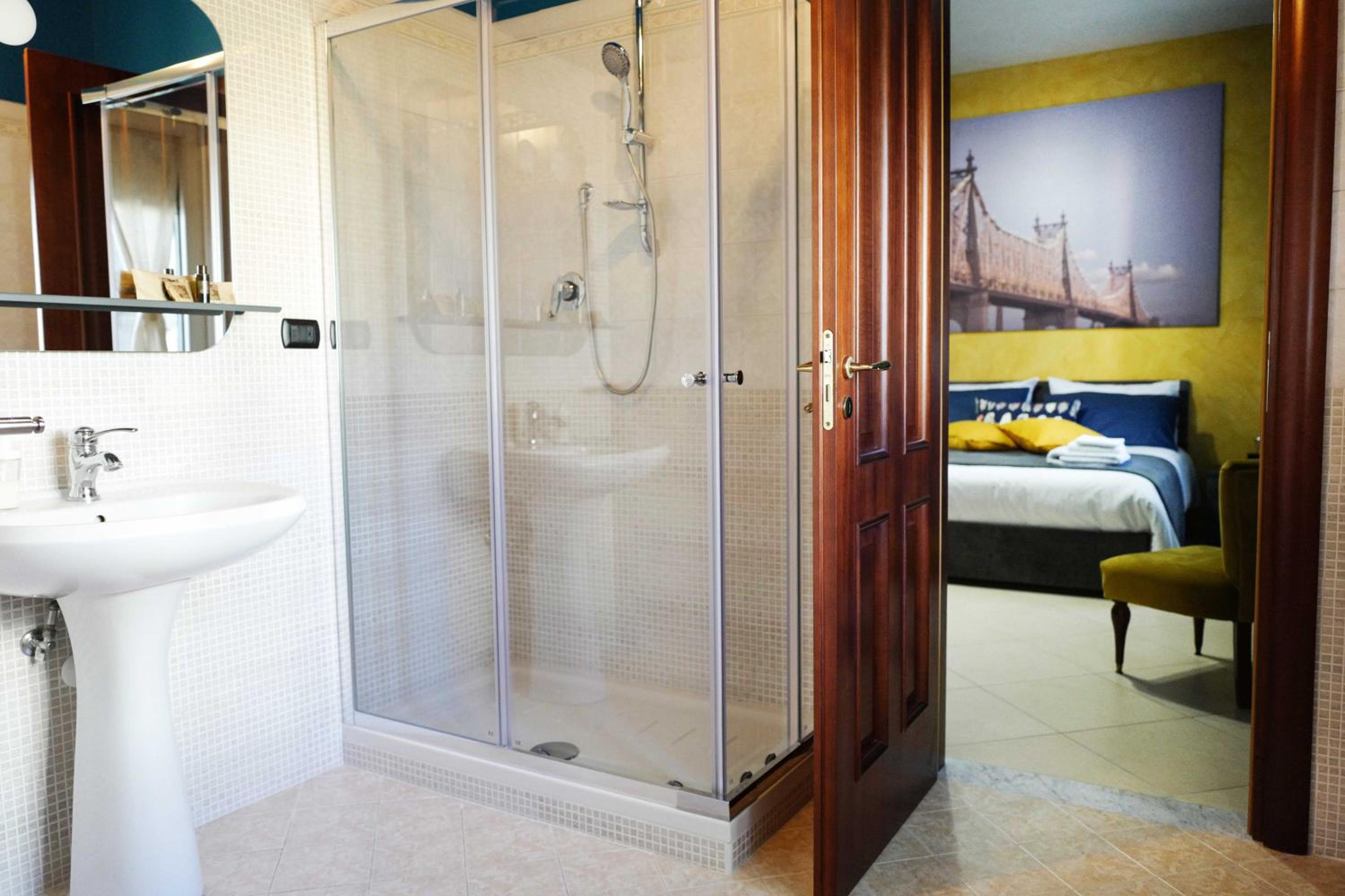 Double Room with Private Bathroom photo 2