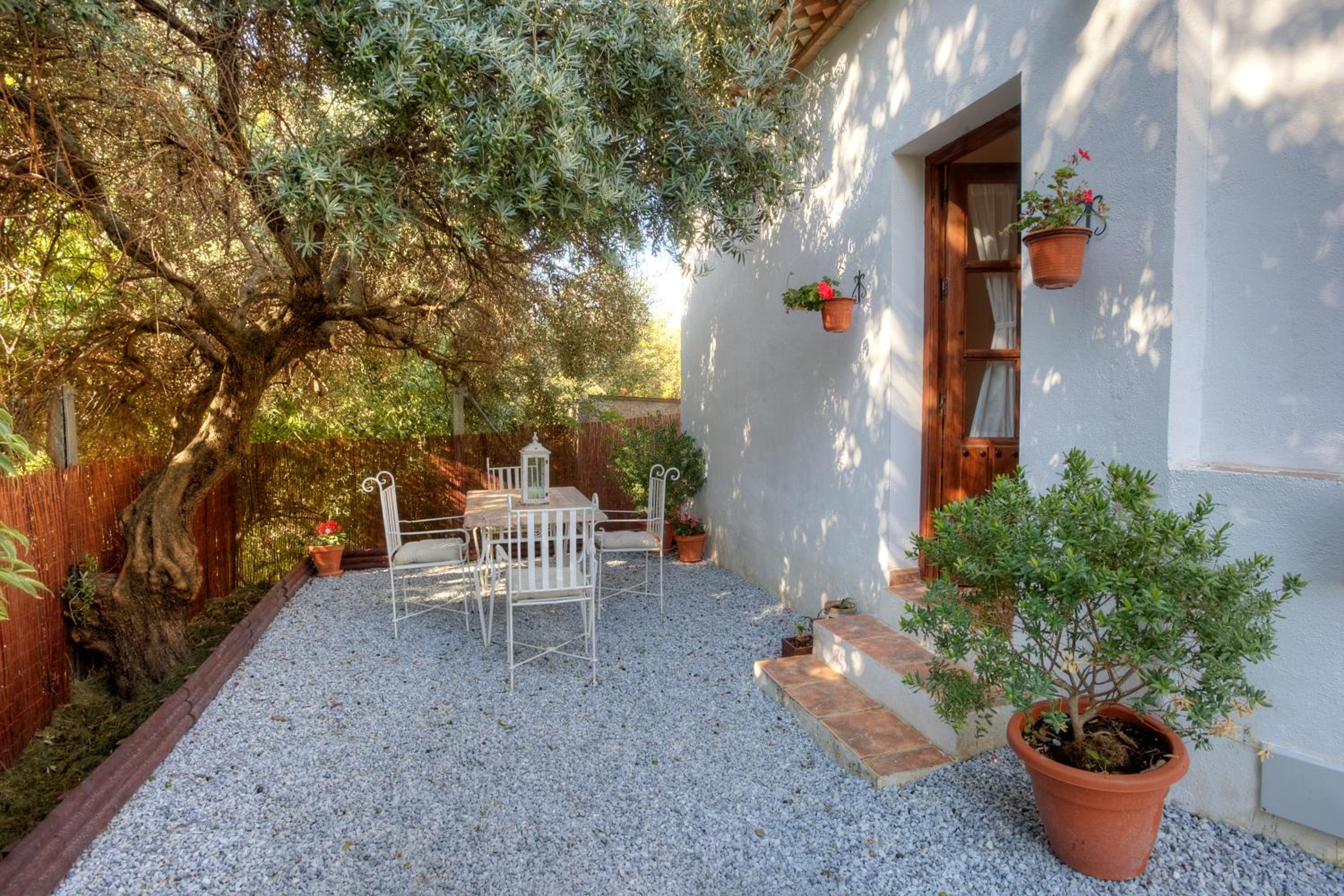 Apartment with Private Terrace - Photo 11