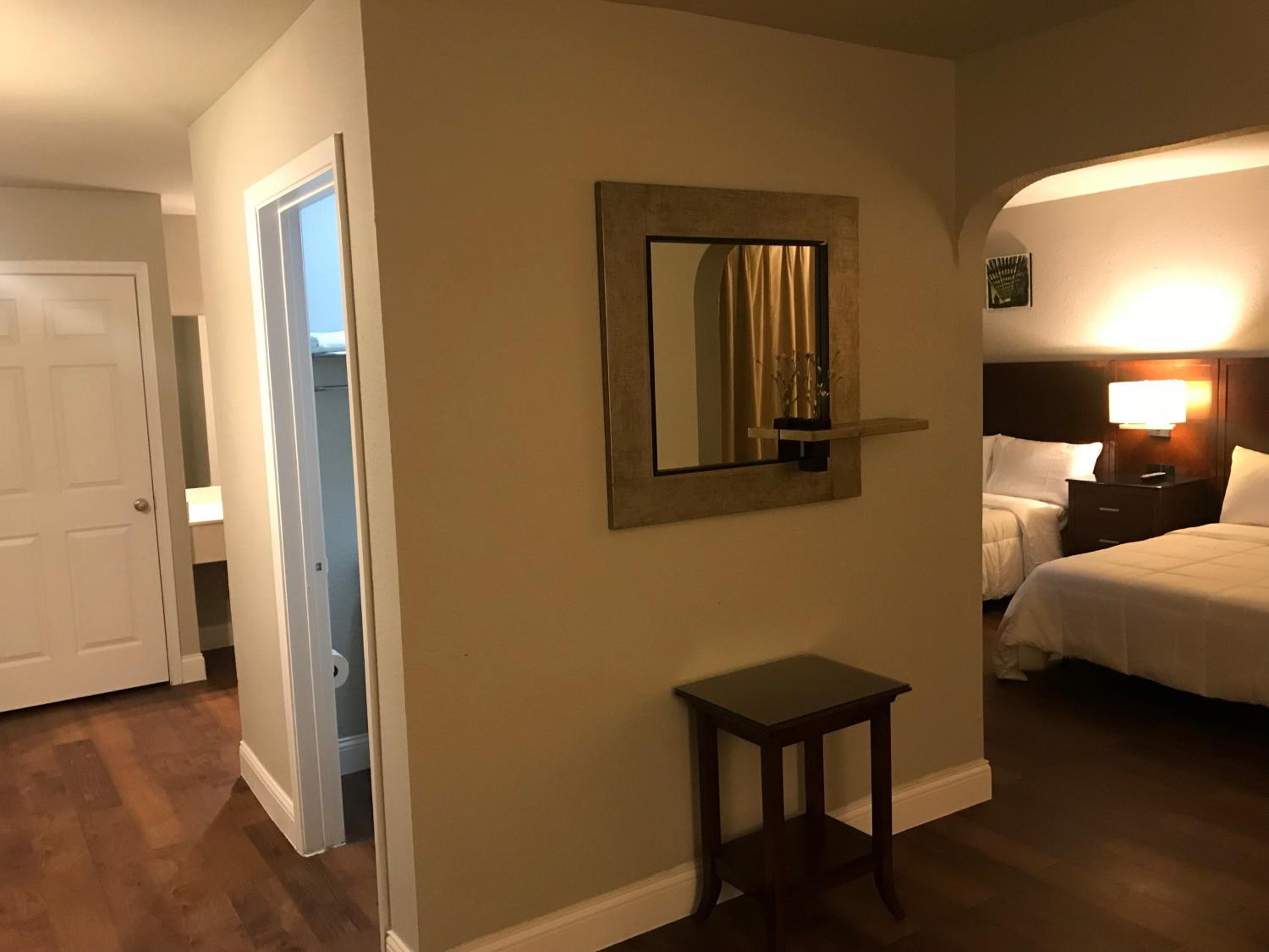Deluxe Suite - Photo 5
