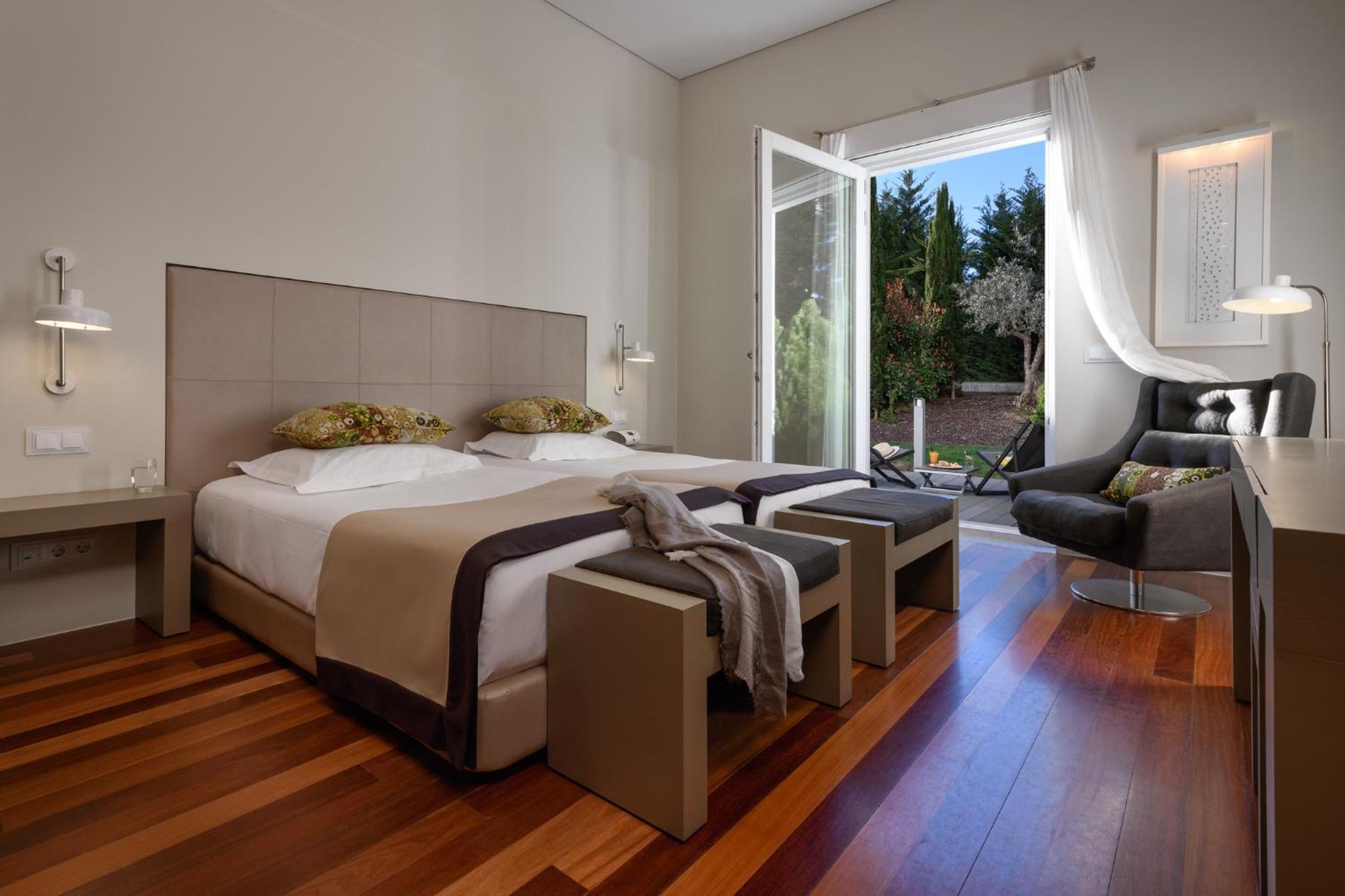 Classic Room with Balcony Garden View - Photo 1