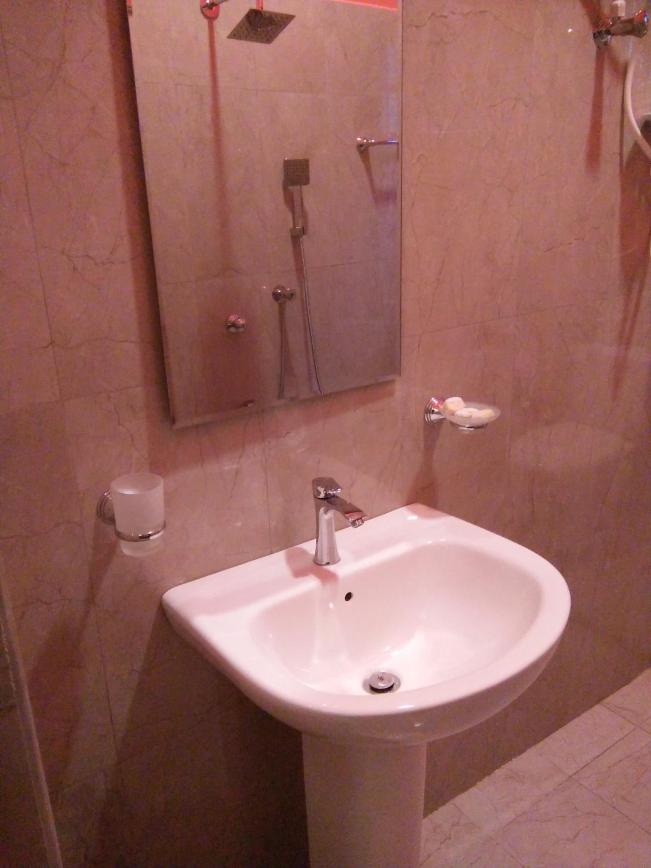Deluxe Double Room with Shower