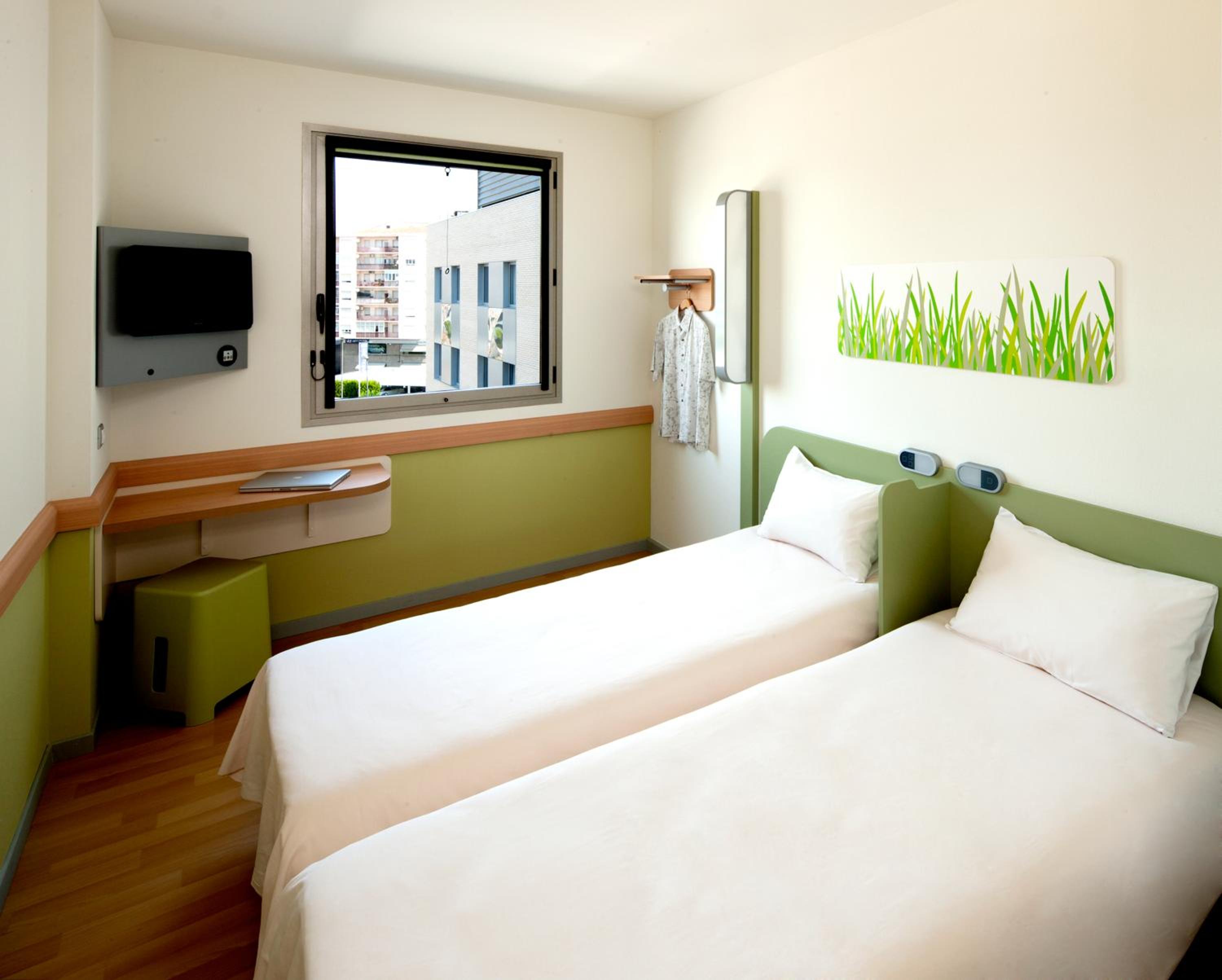 Standard Twin Room - Photo 1