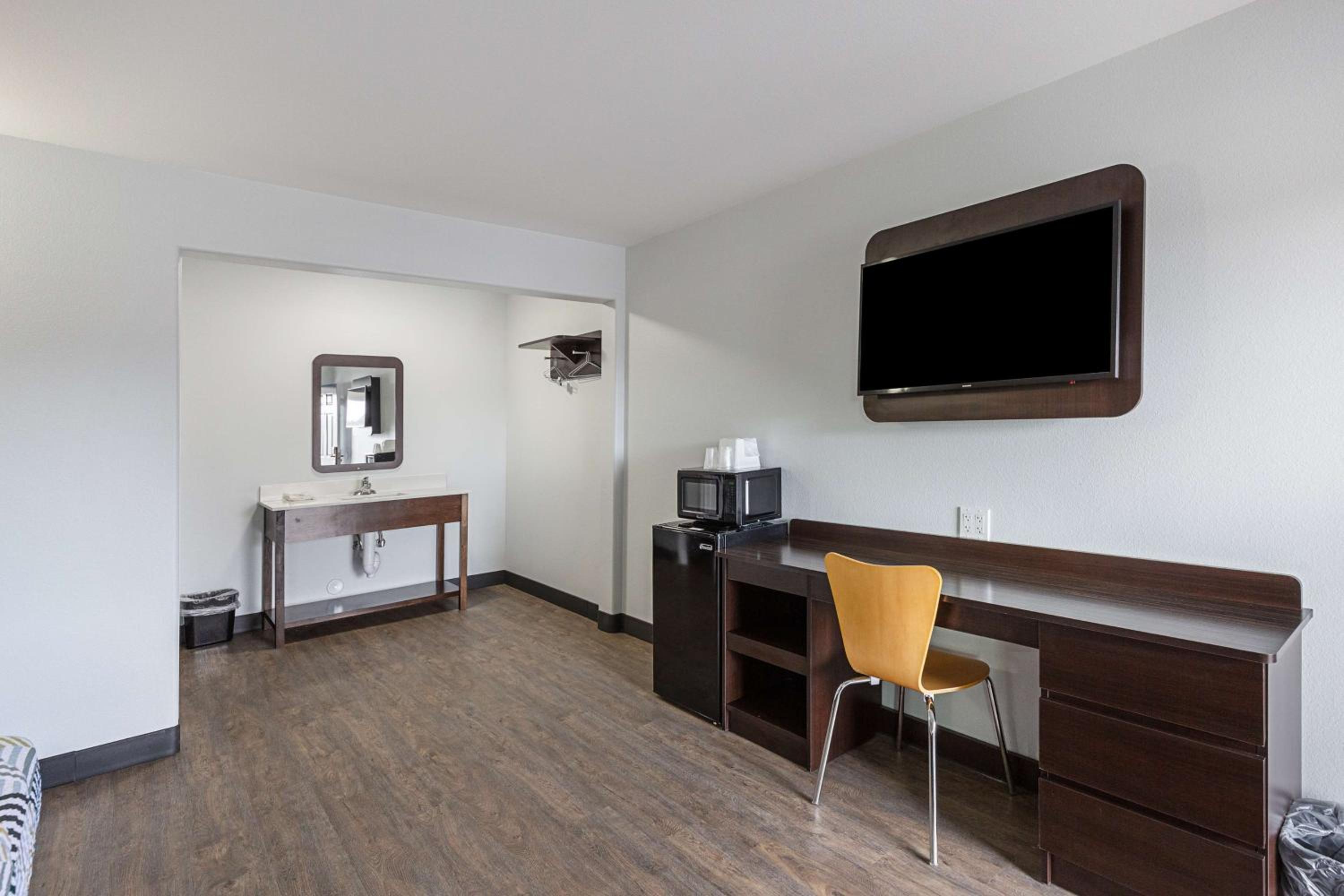 King Room - Disability Access - Non-Smoking - Photo 1