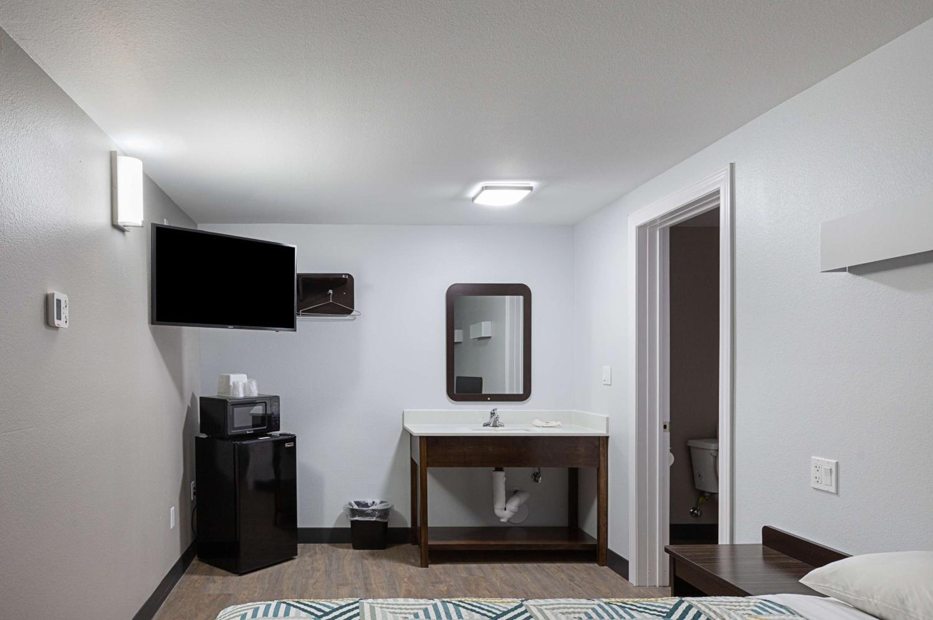 Deluxe Queen Room - Non-Smoking - Photo 3