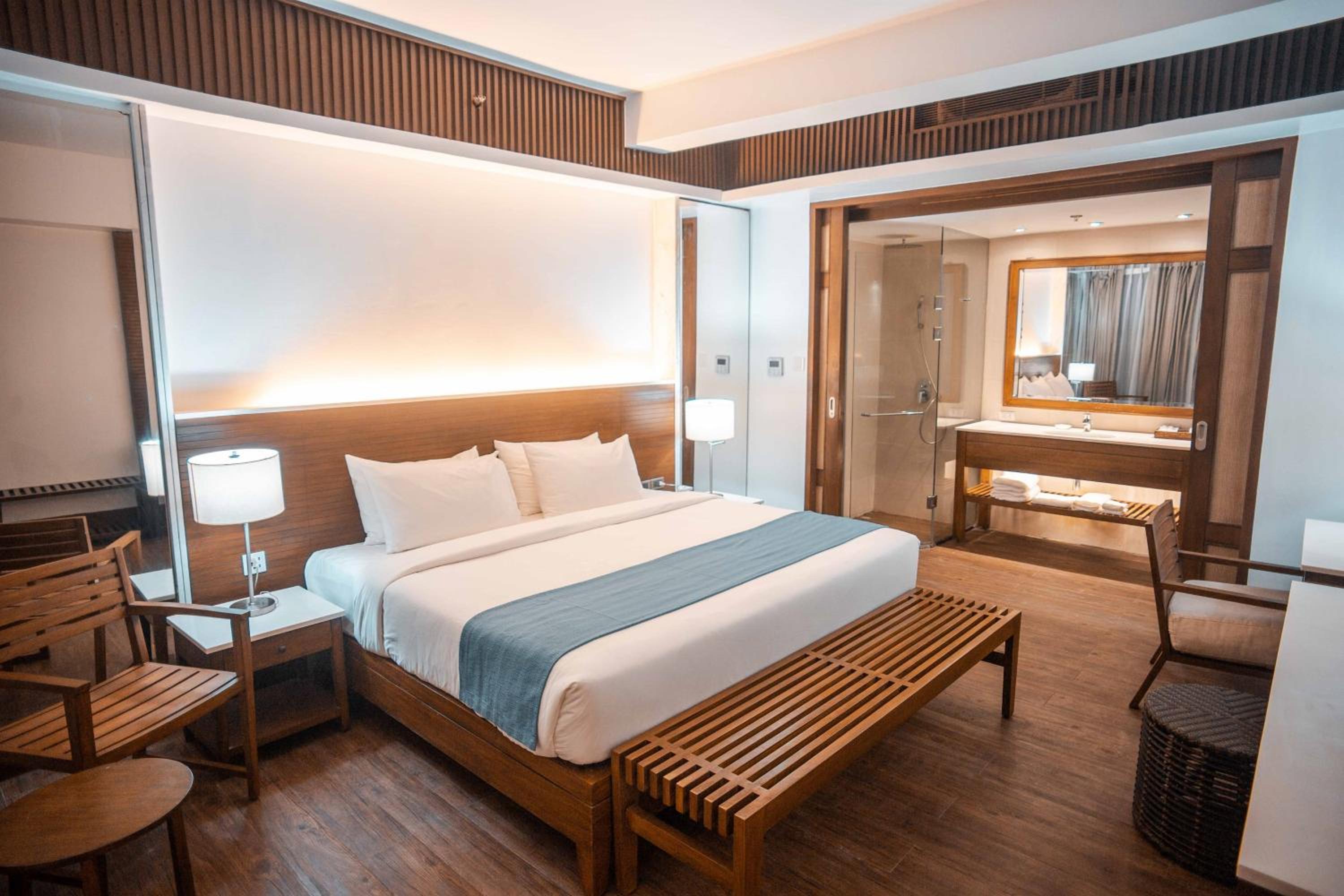 Deluxe King Room - Photo 1