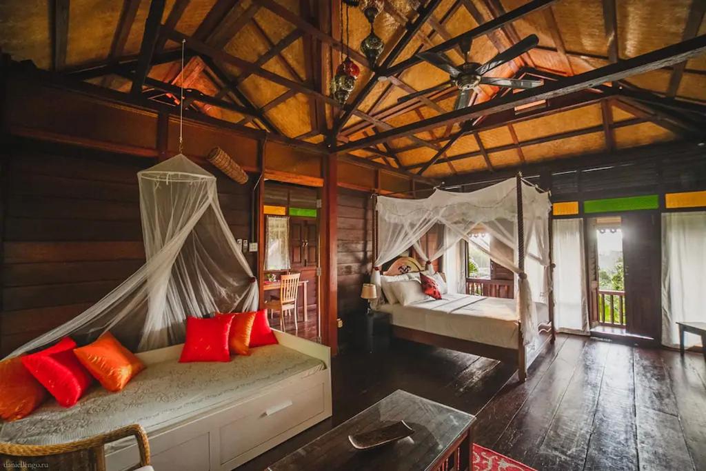 Tropical Wooden Villa photo 3