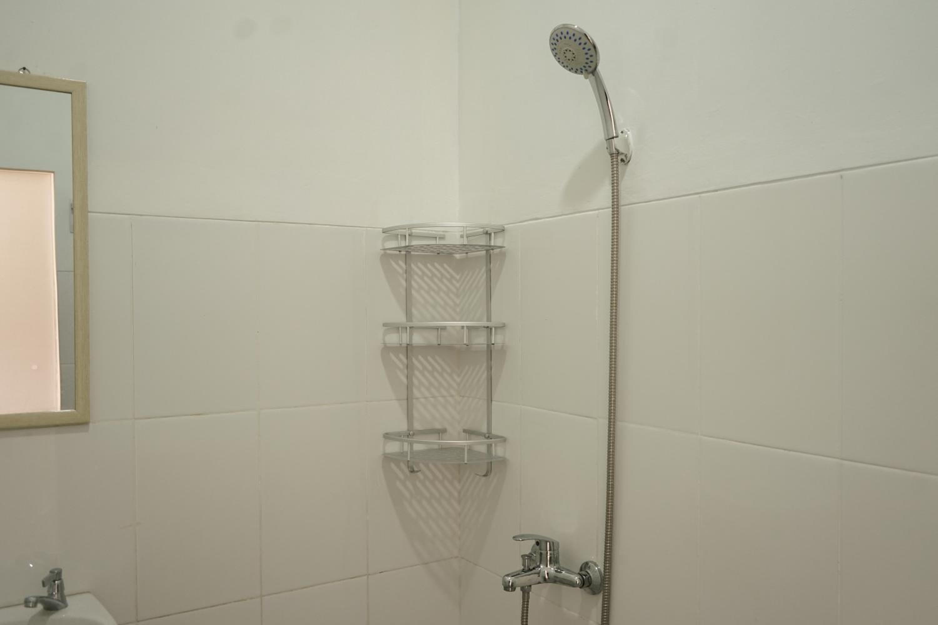 Deluxe Double Room - Photo 9