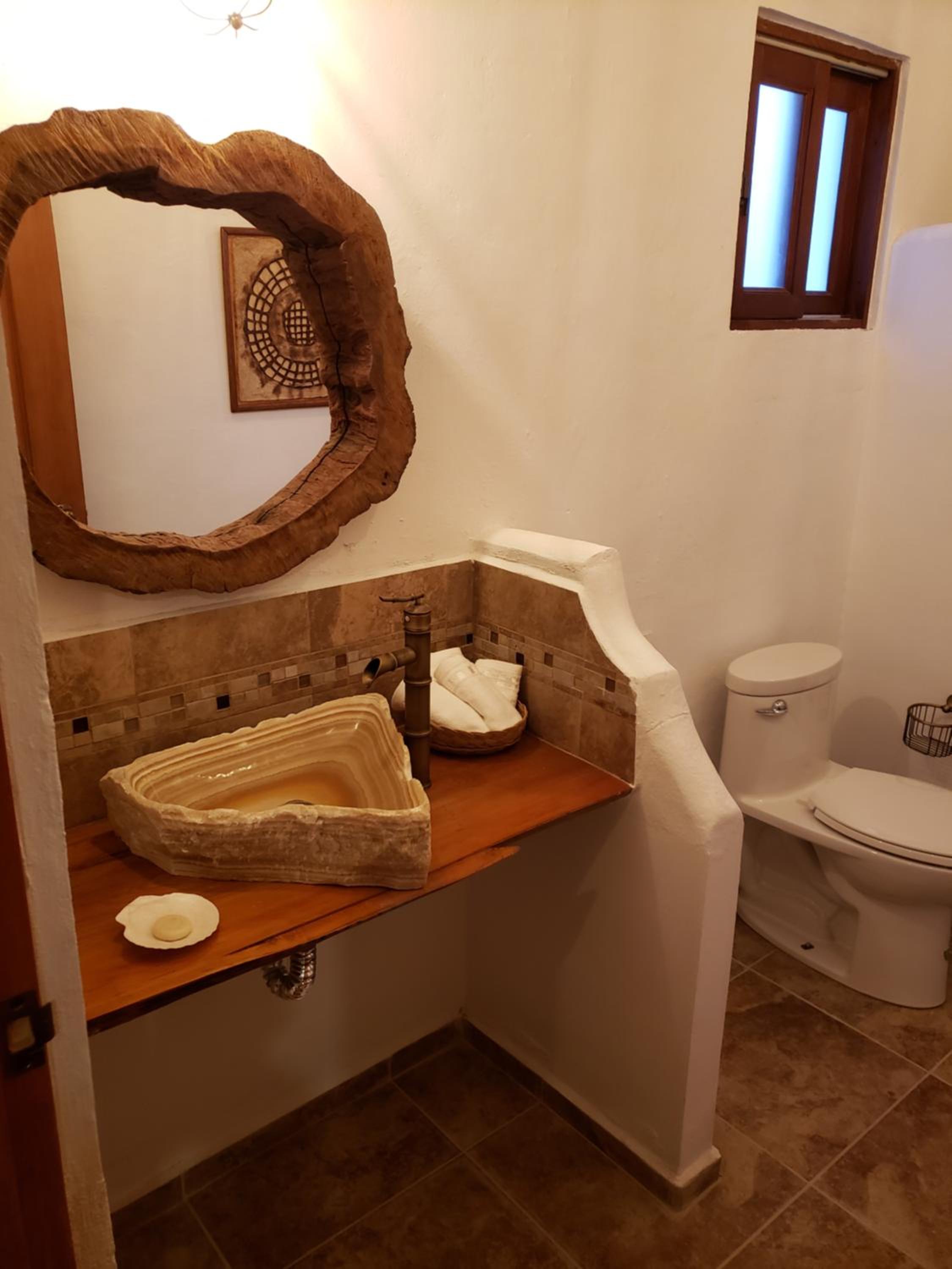 Deluxe Queen Suite - Photo 11