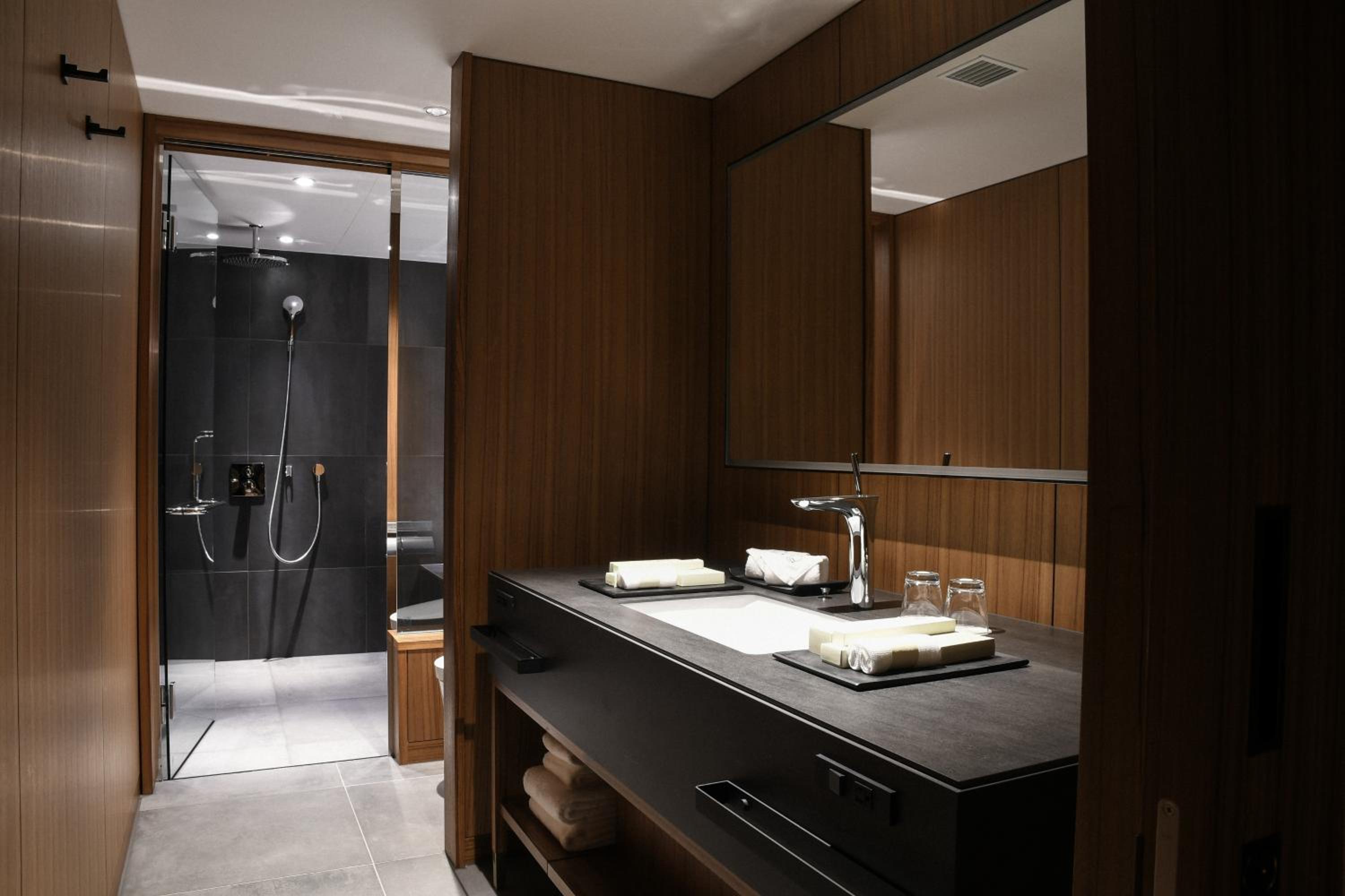 Deluxe Twin Room - Photo 6