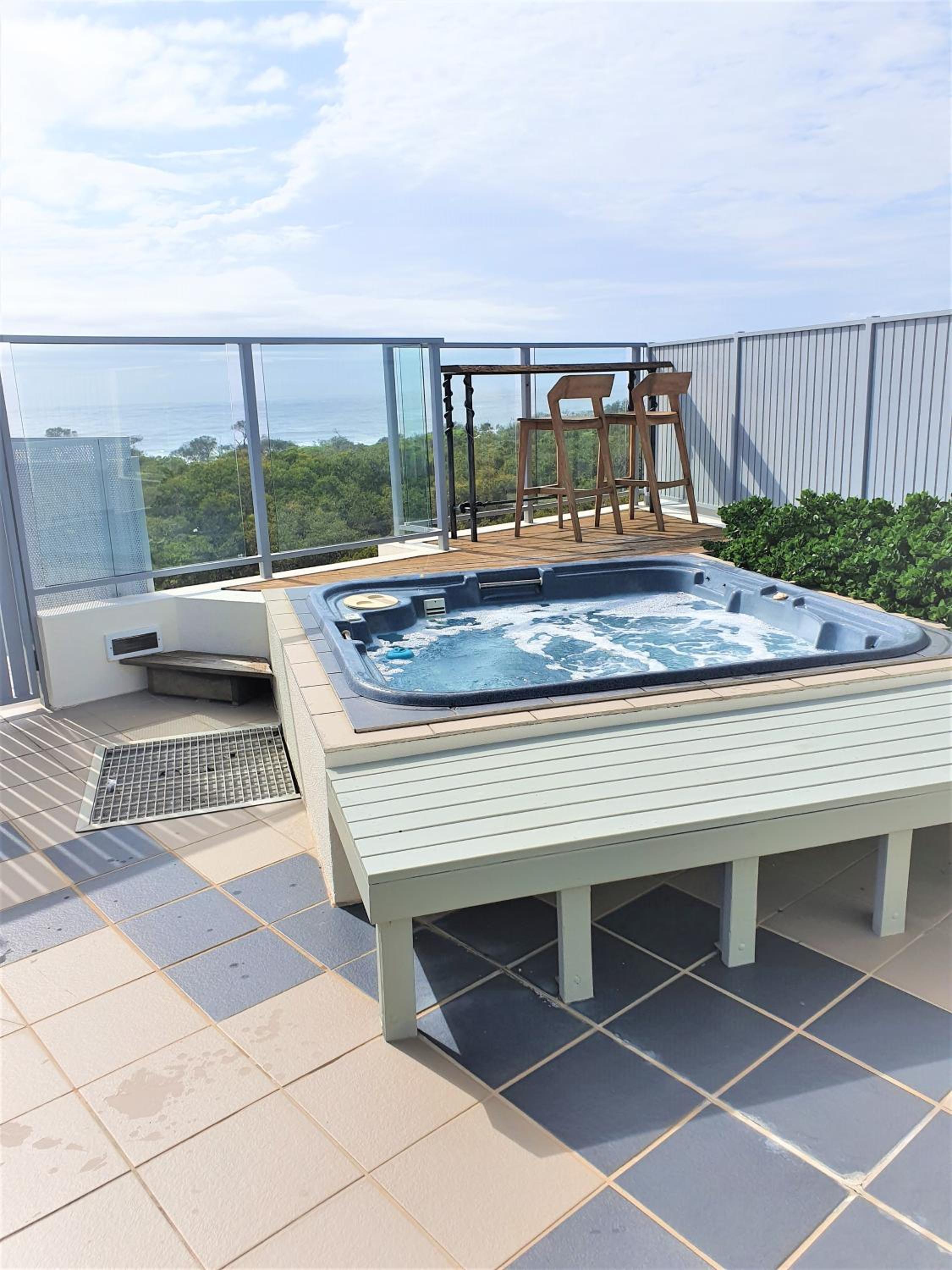 Two-Bedroom Ocean View and Rooftop Spa photo 3