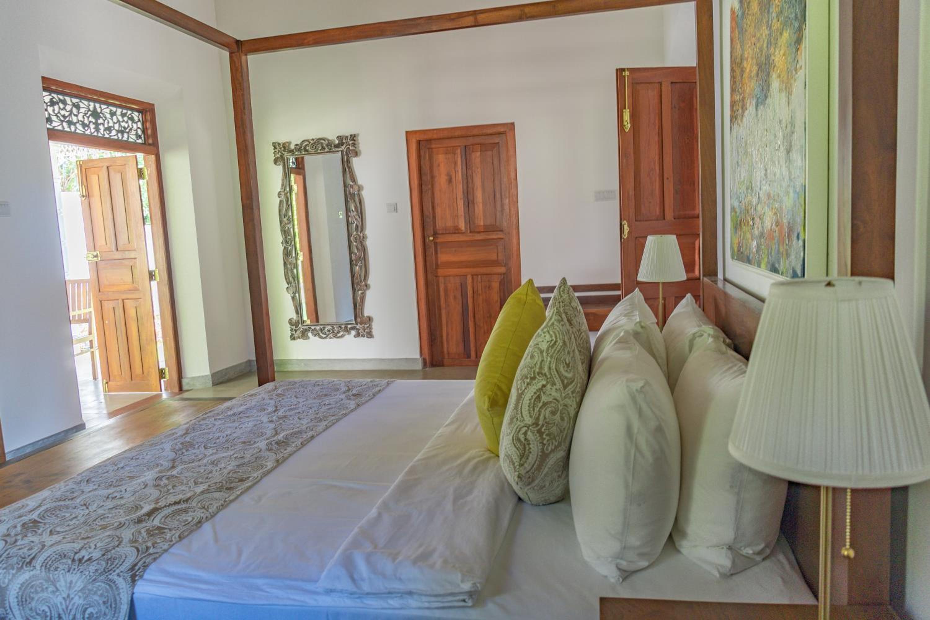 Deluxe King Room - Photo 1