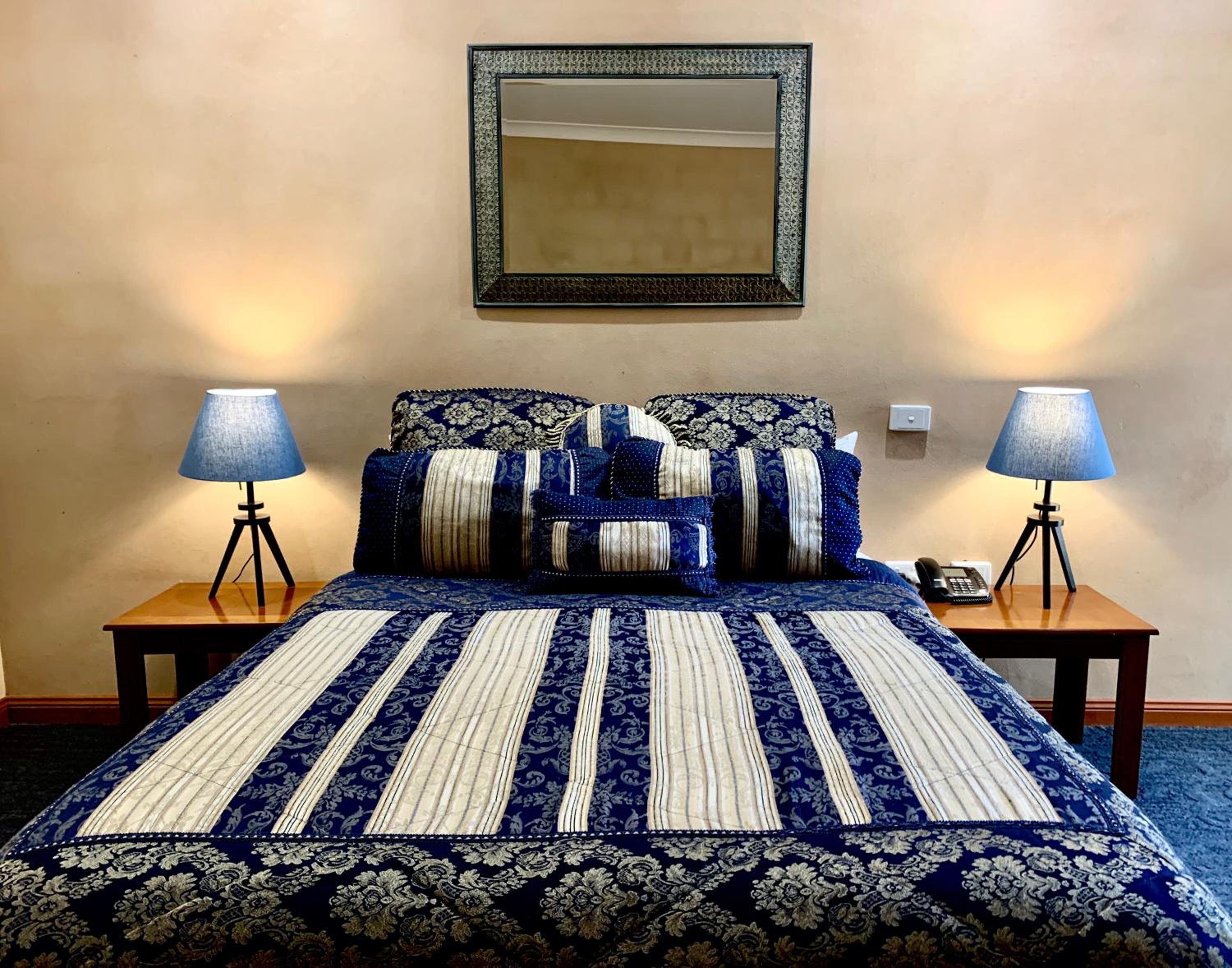 Queen Room - Disability Access - Photo 7