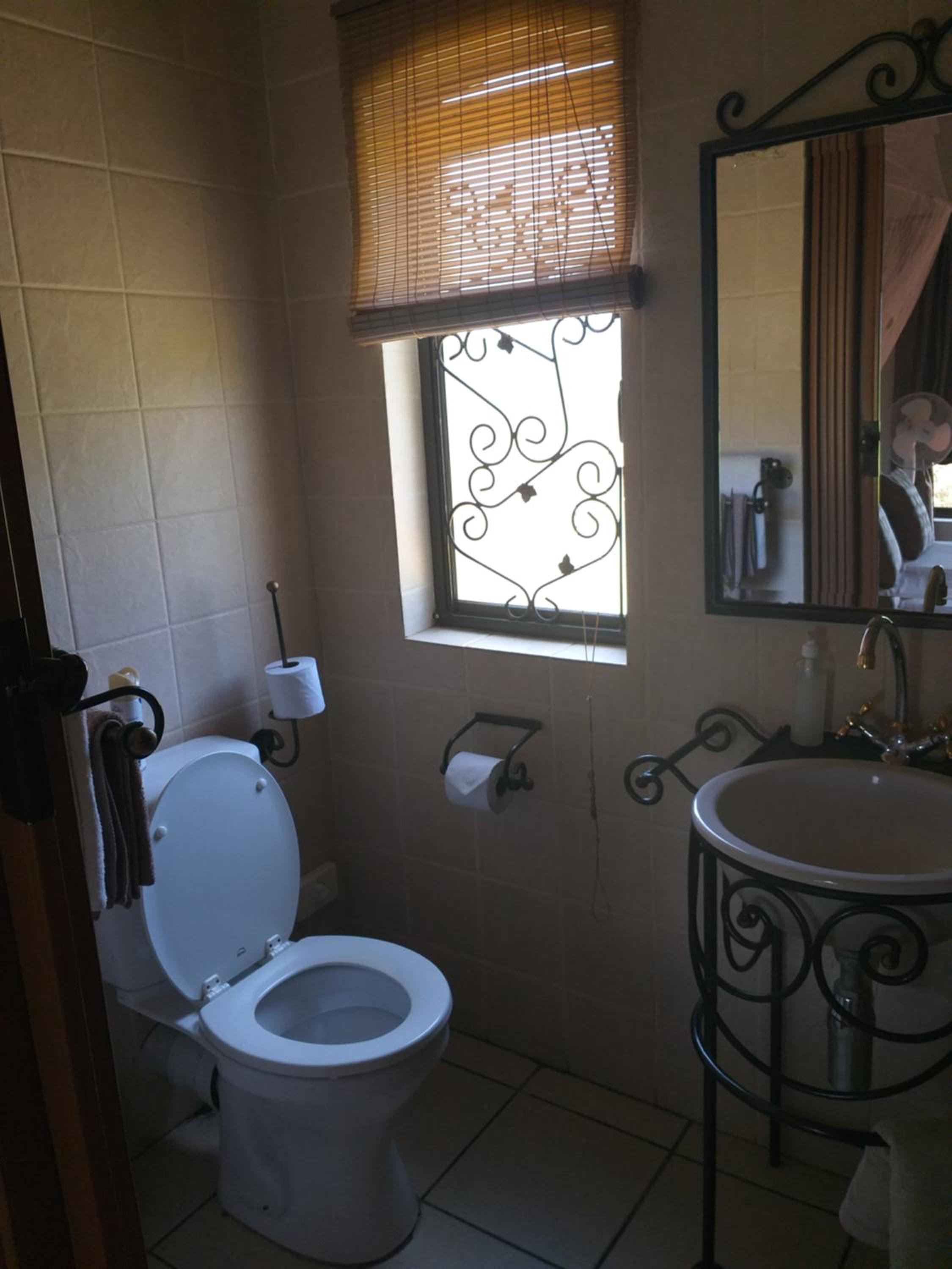 Double or Twin Room with Mountain View - Photo 10