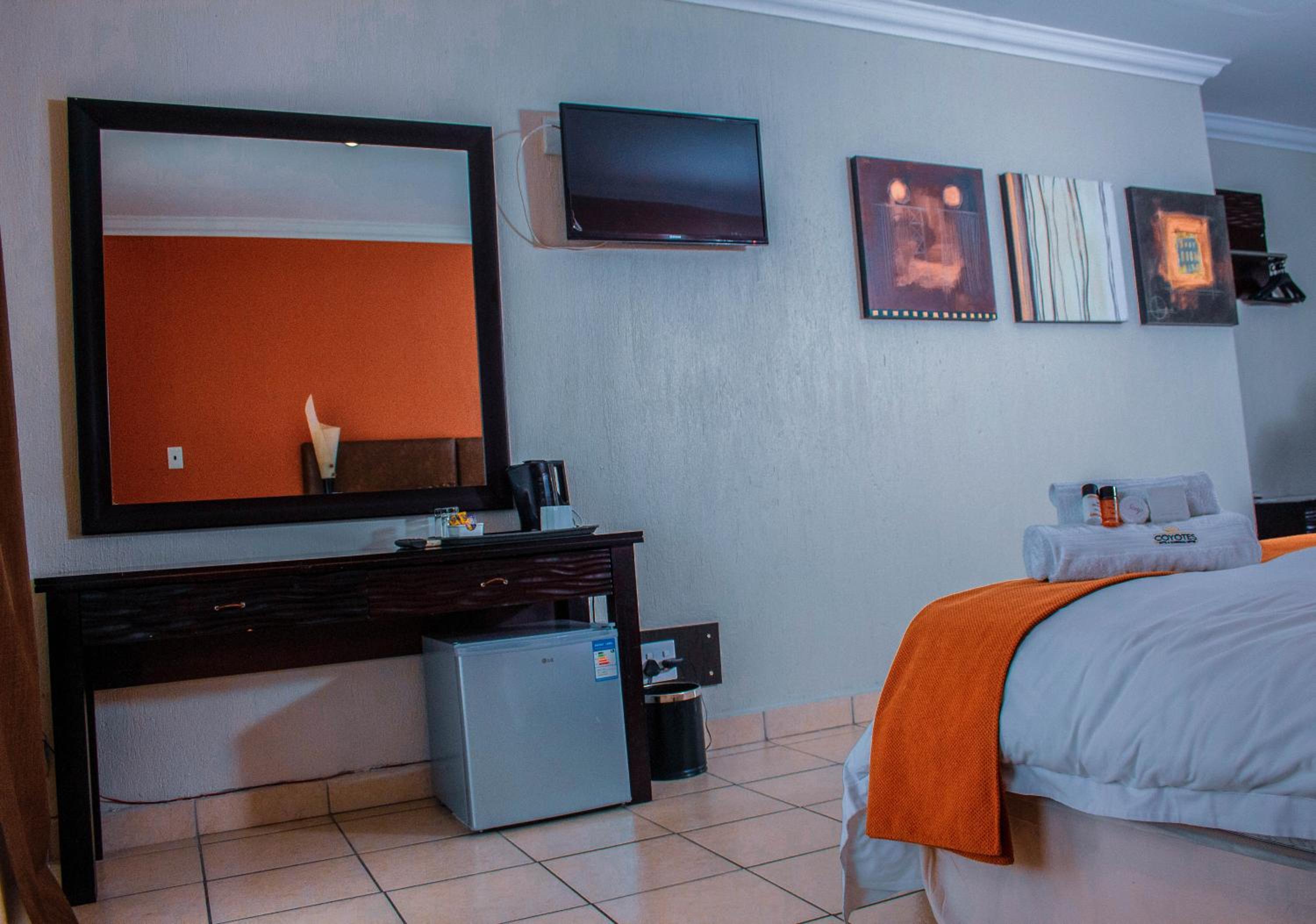Twin Room - Photo 3