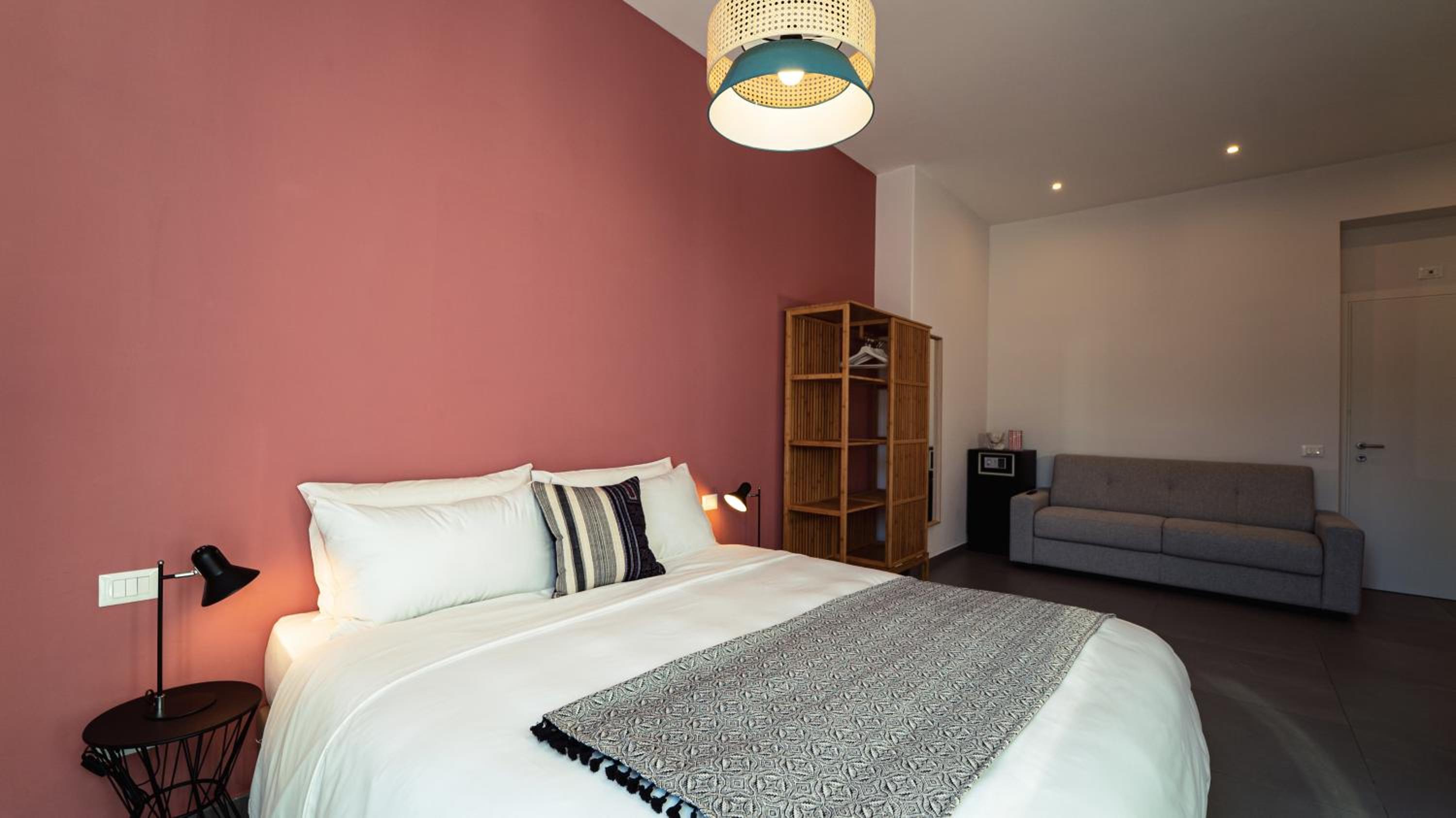 Superior King Room - Photo 12